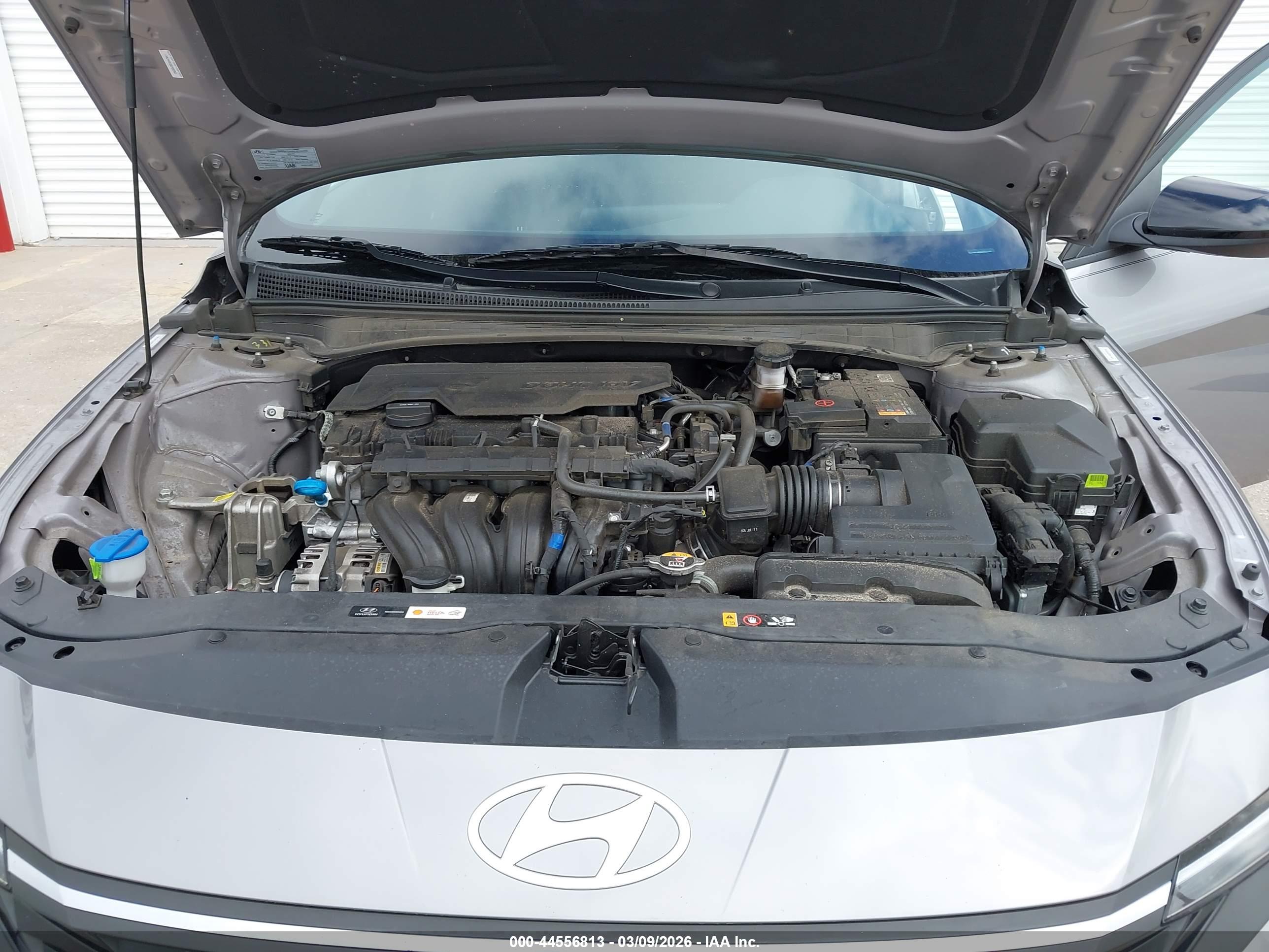 HYUNDAI ELANTRA image 10