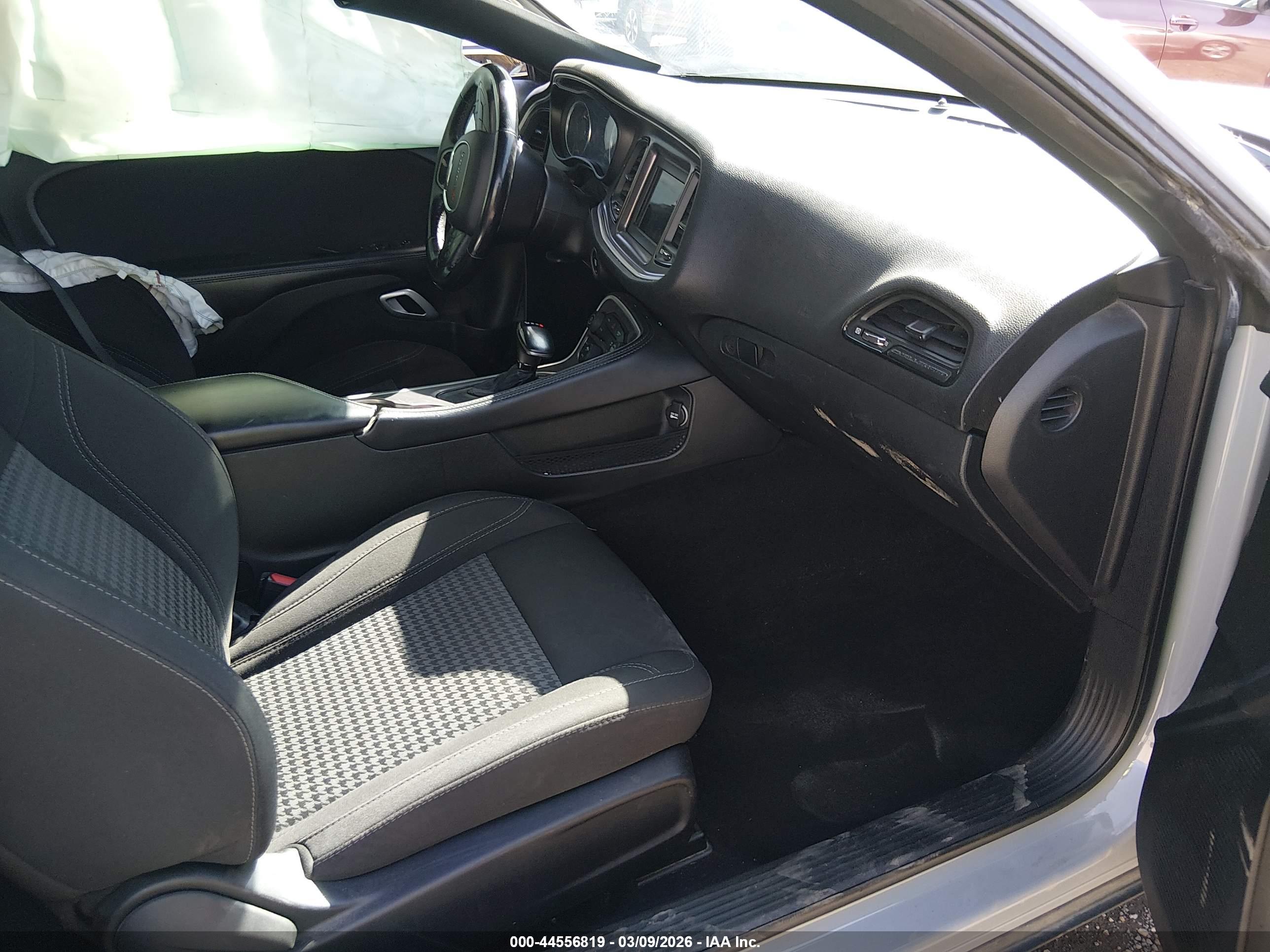 DODGE CHALLENGER image 5