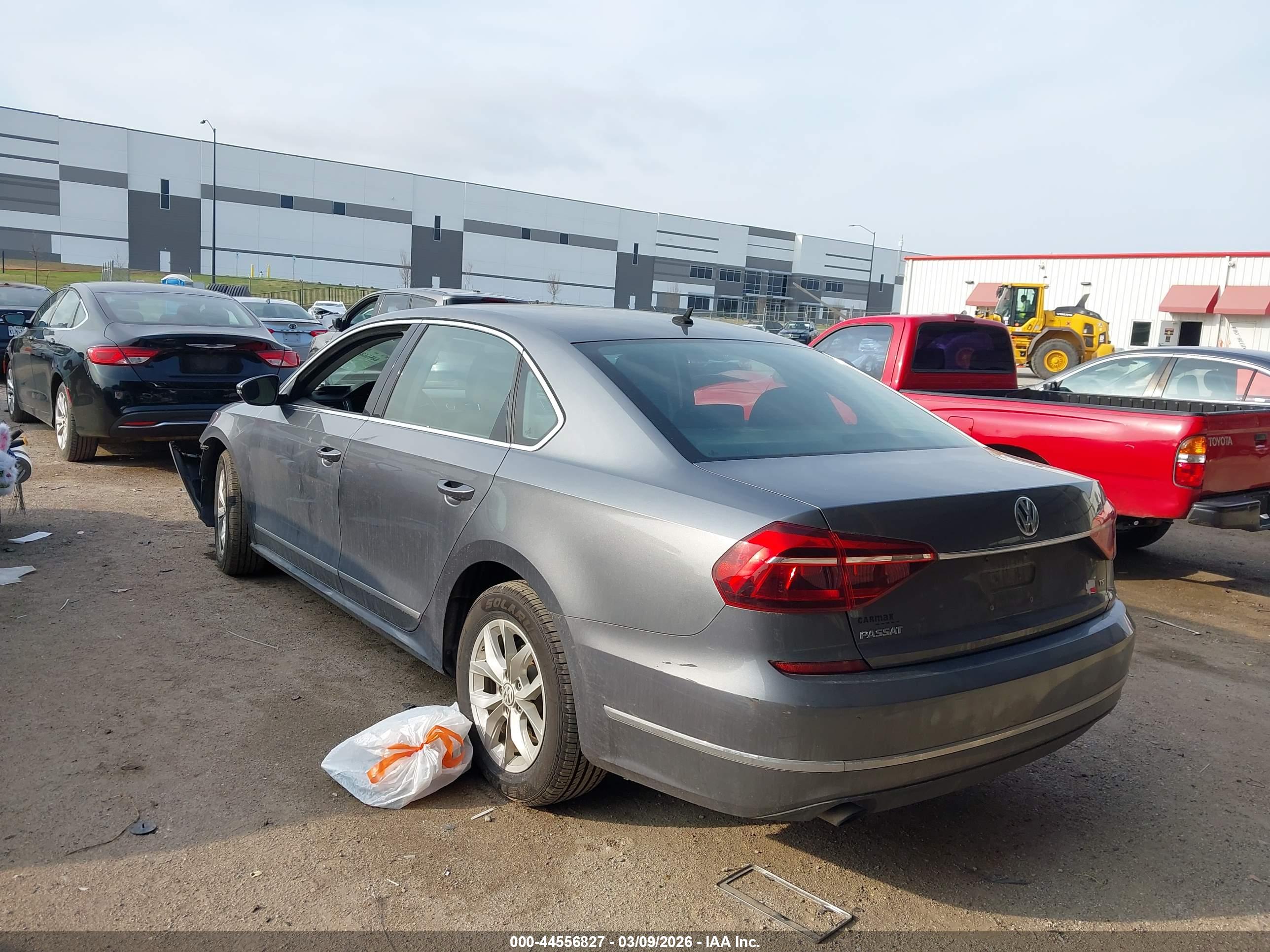 VOLKSWAGEN PASSAT image 3