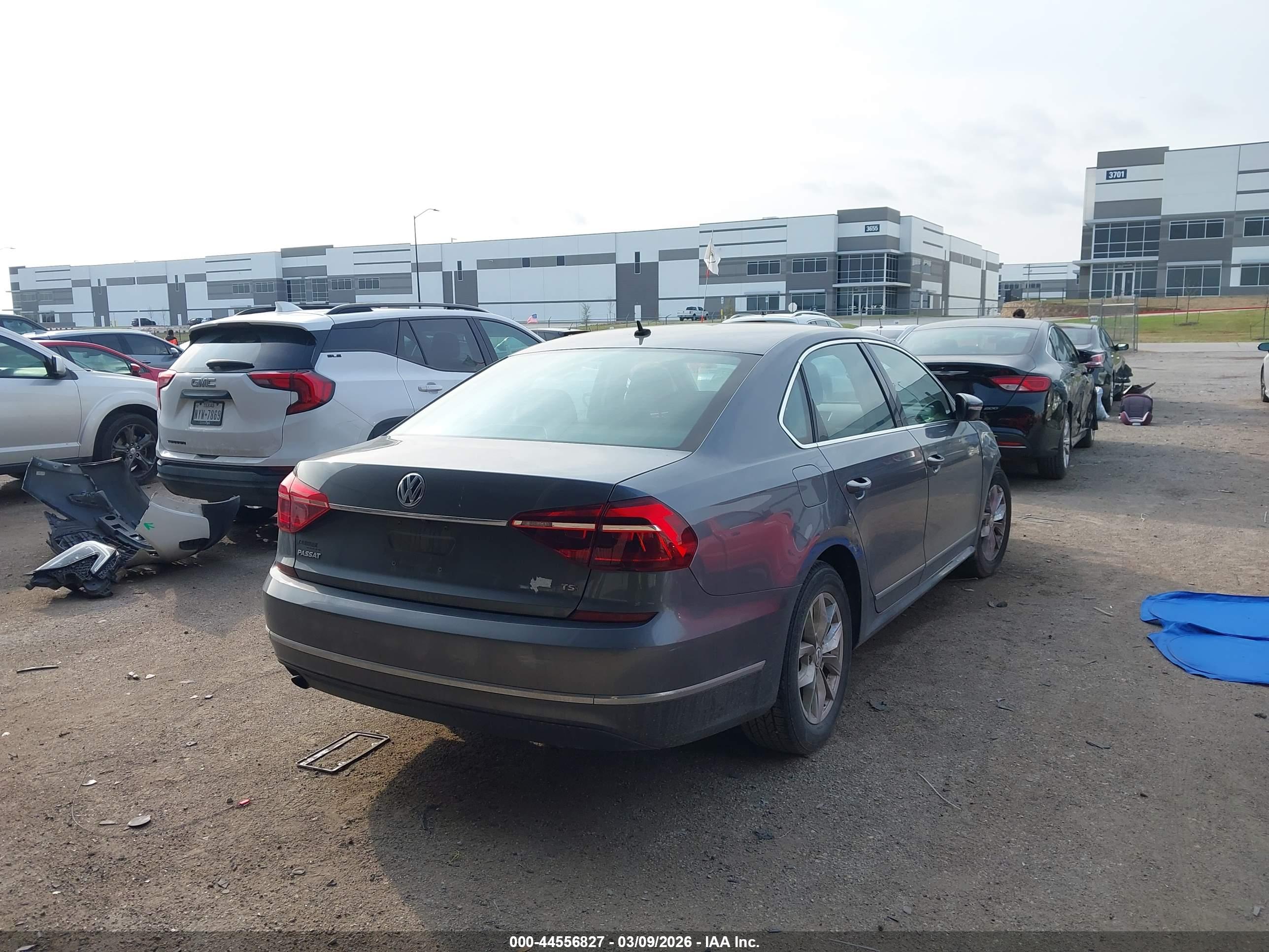 VOLKSWAGEN PASSAT image 4
