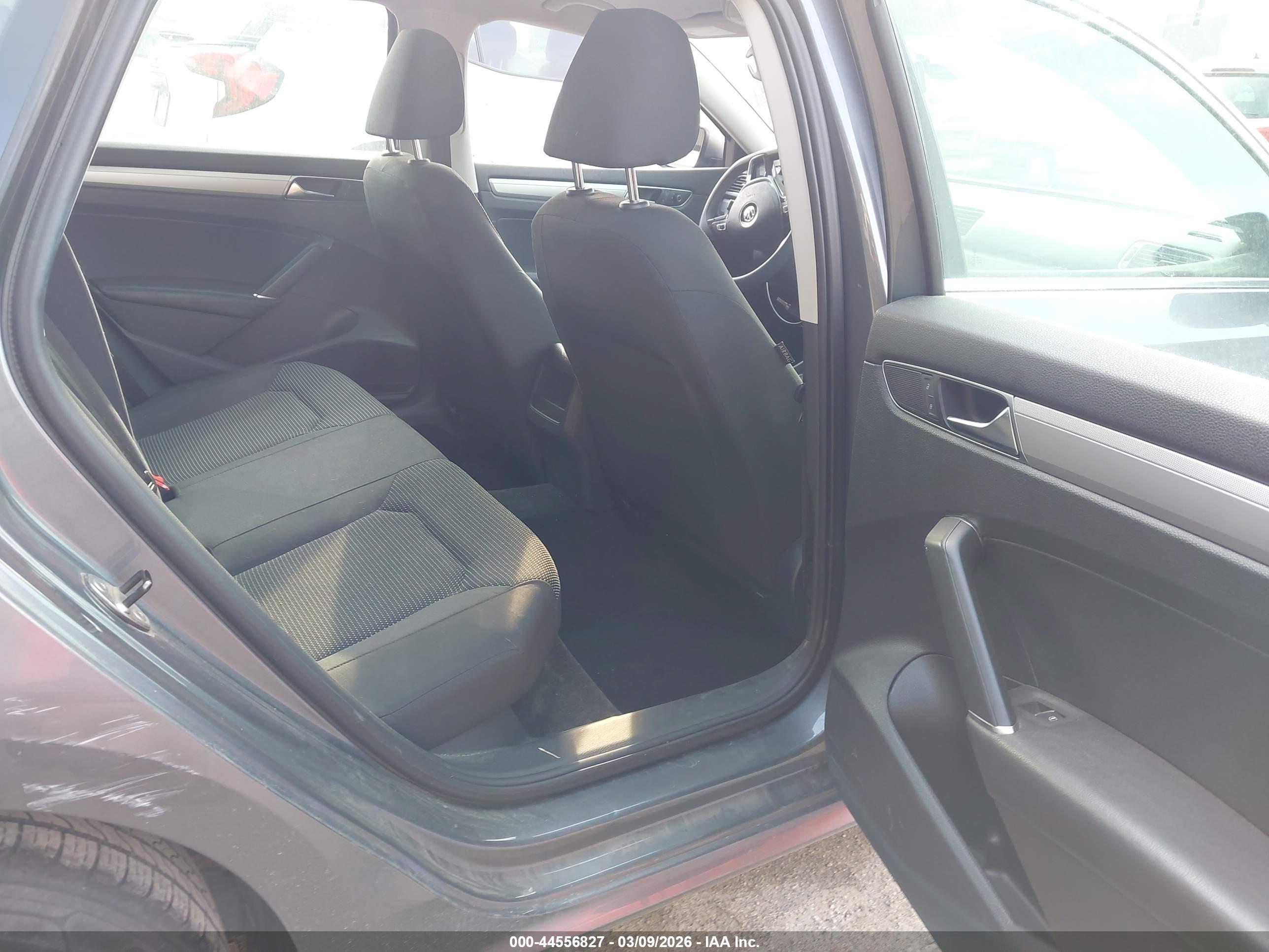 VOLKSWAGEN PASSAT image 8