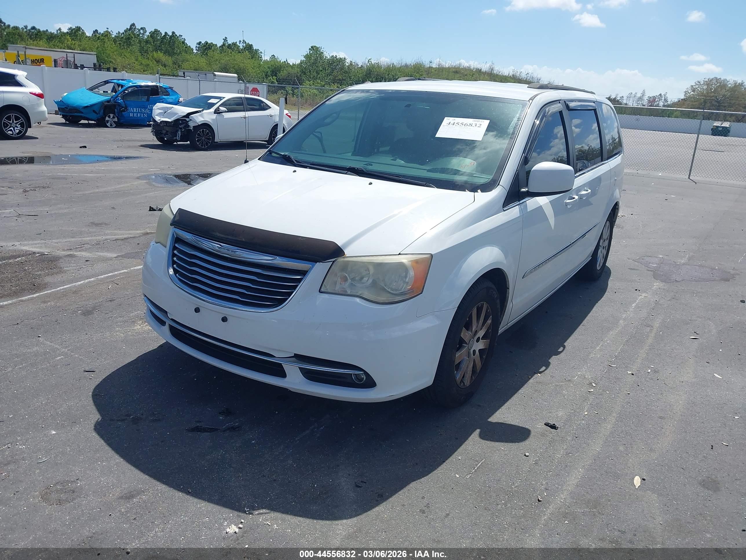 CHRYSLER TOWN image 2