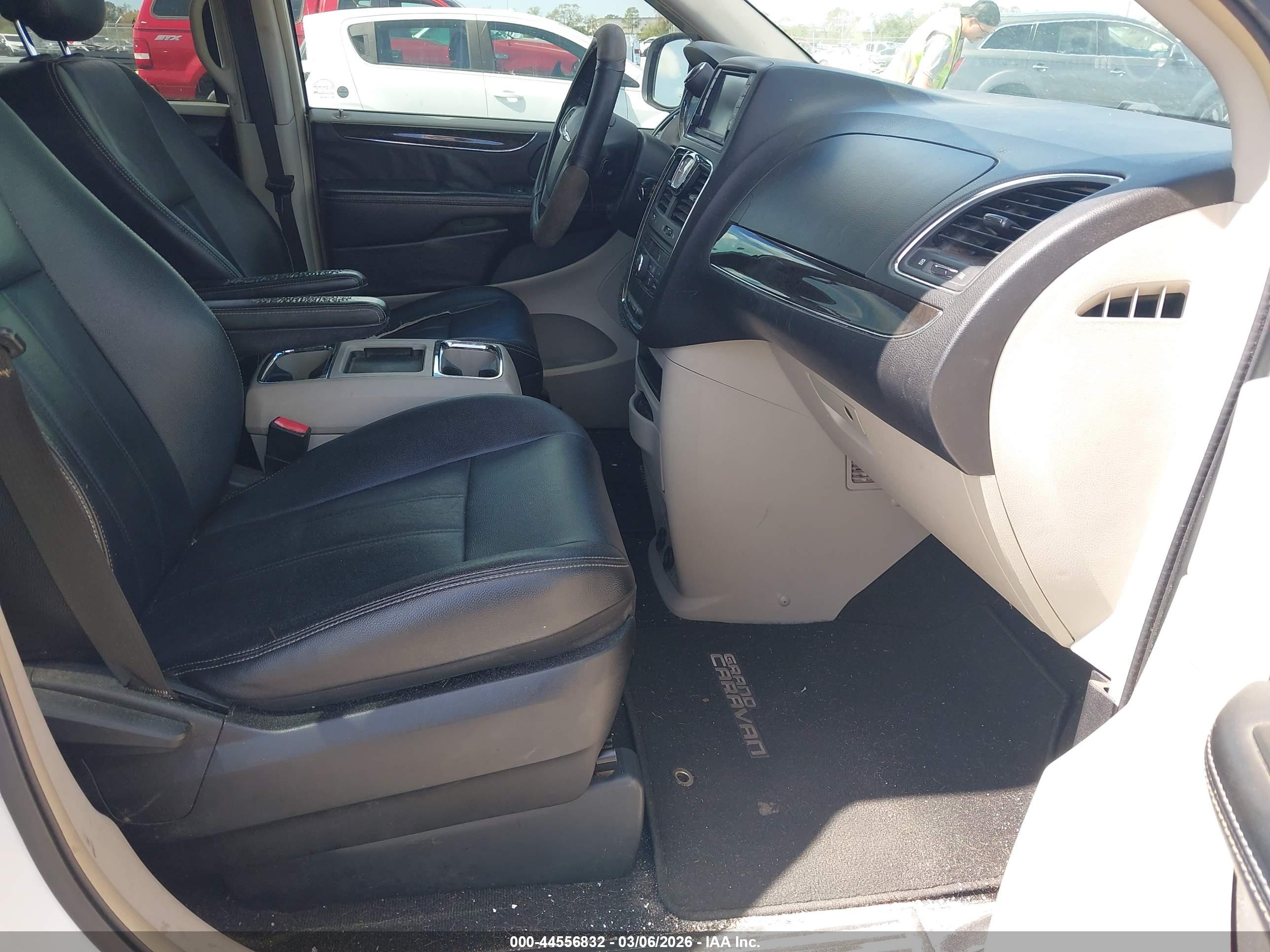 CHRYSLER TOWN image 5