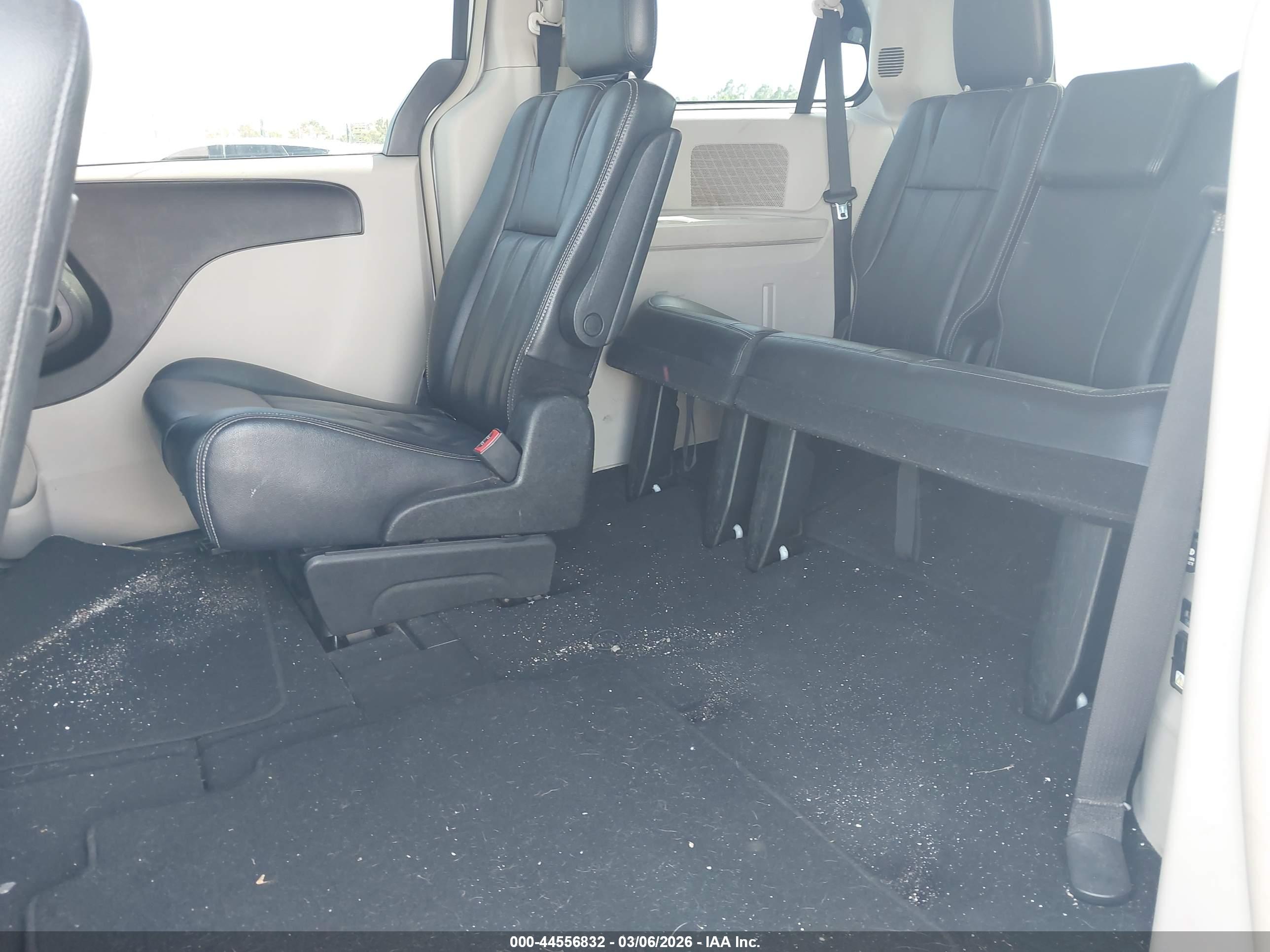 CHRYSLER TOWN image 8