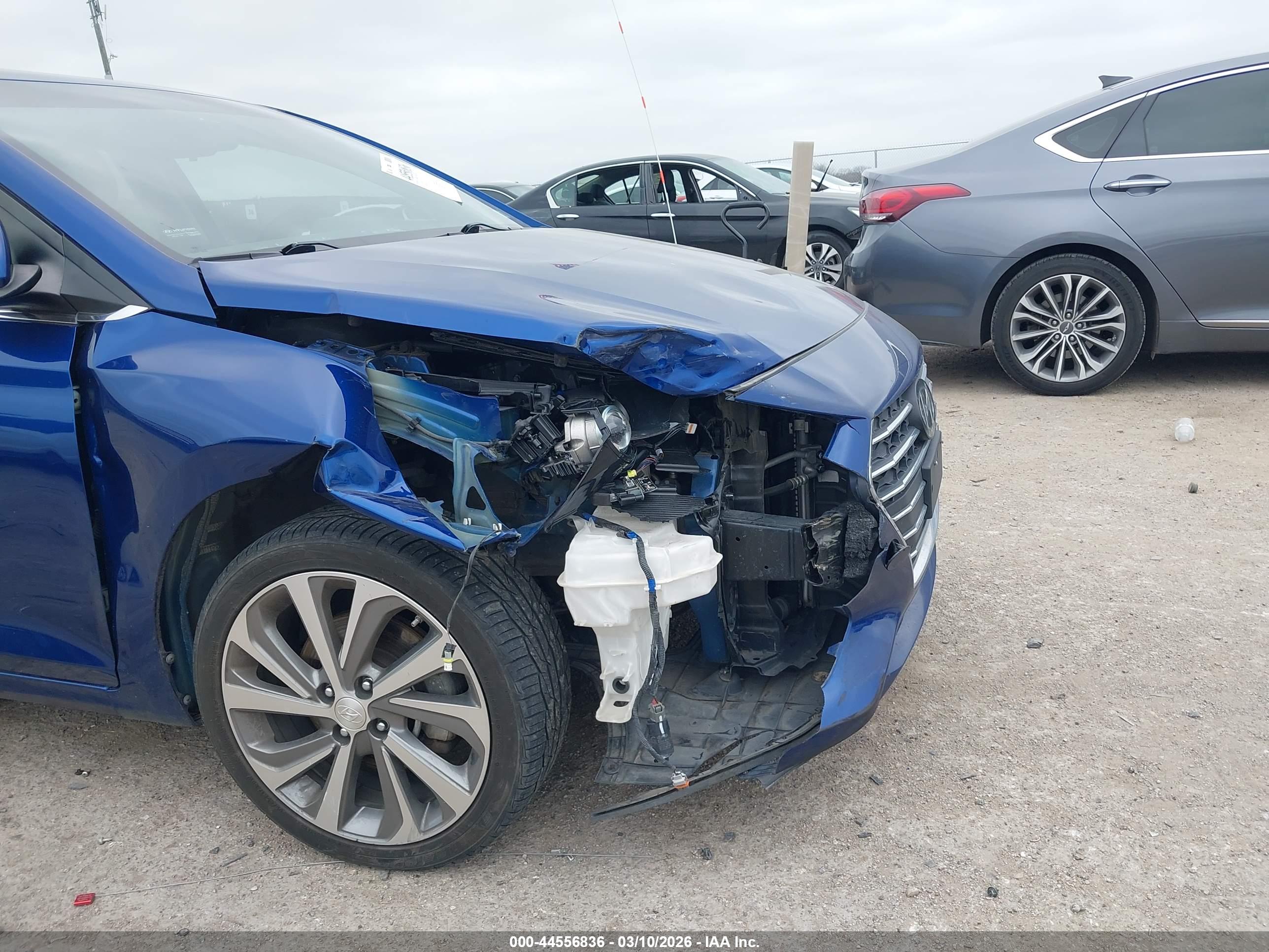 HYUNDAI ACCENT image 6