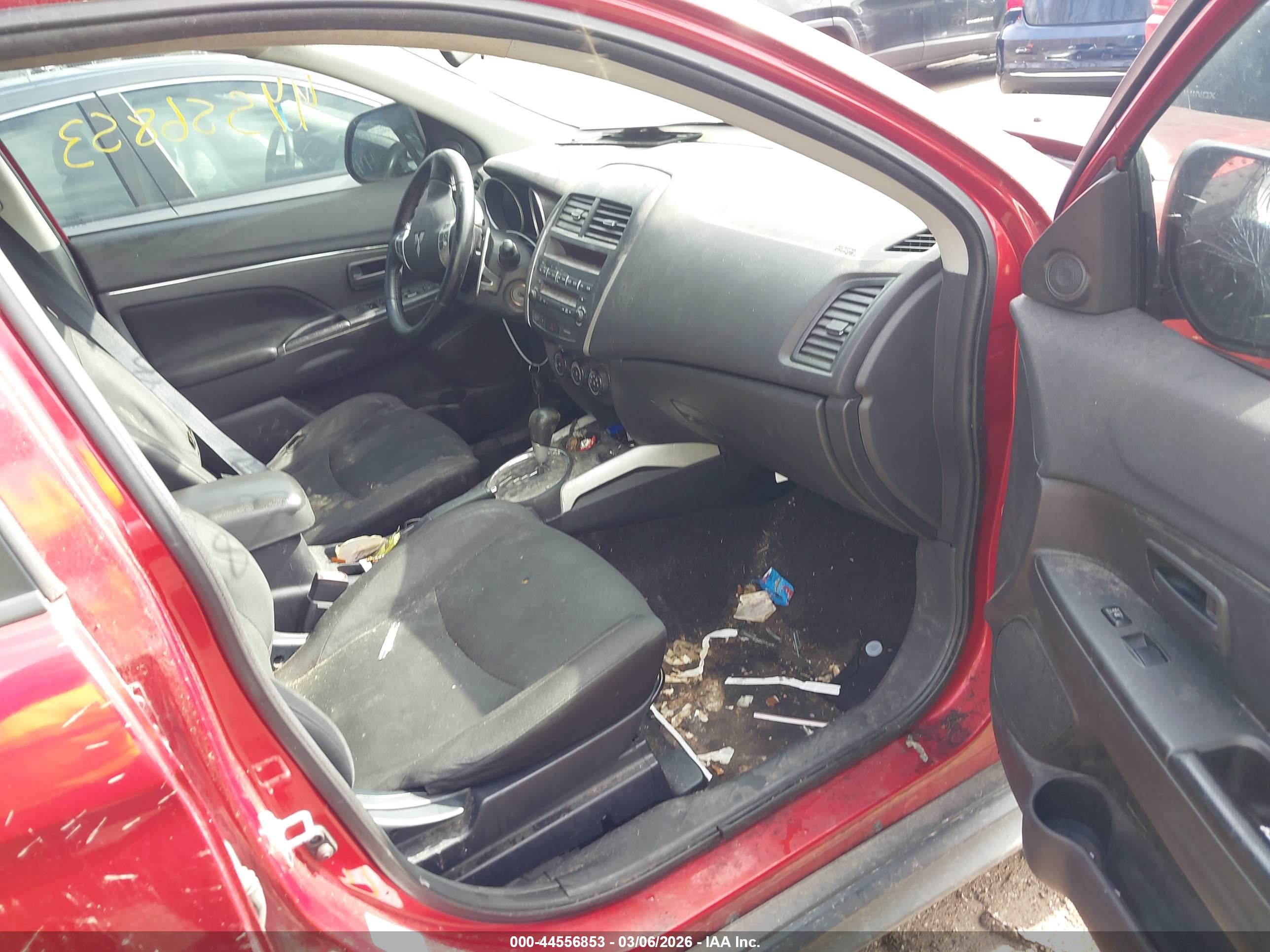 MITSUBISHI OUTLANDER image 5