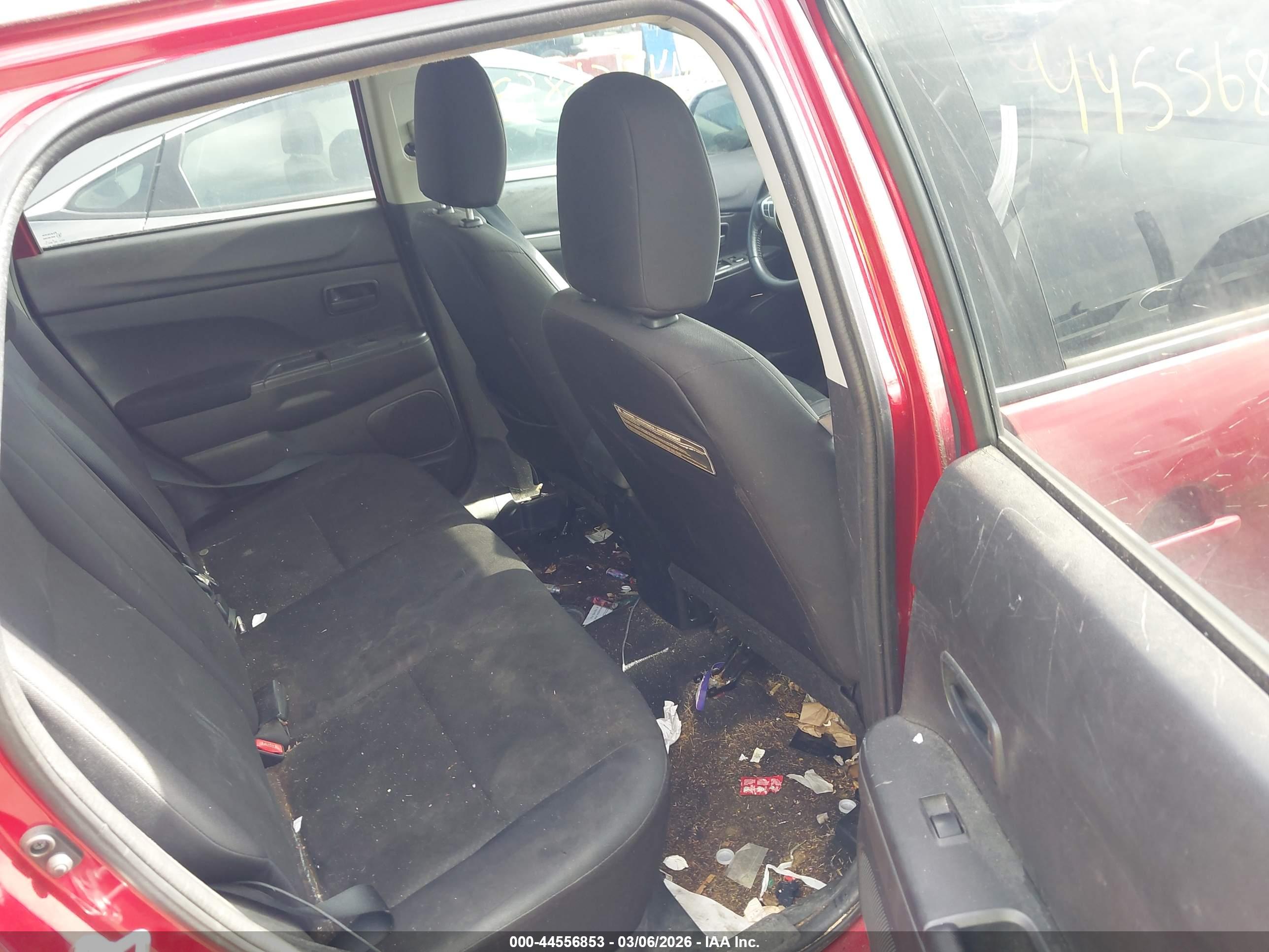 MITSUBISHI OUTLANDER image 8