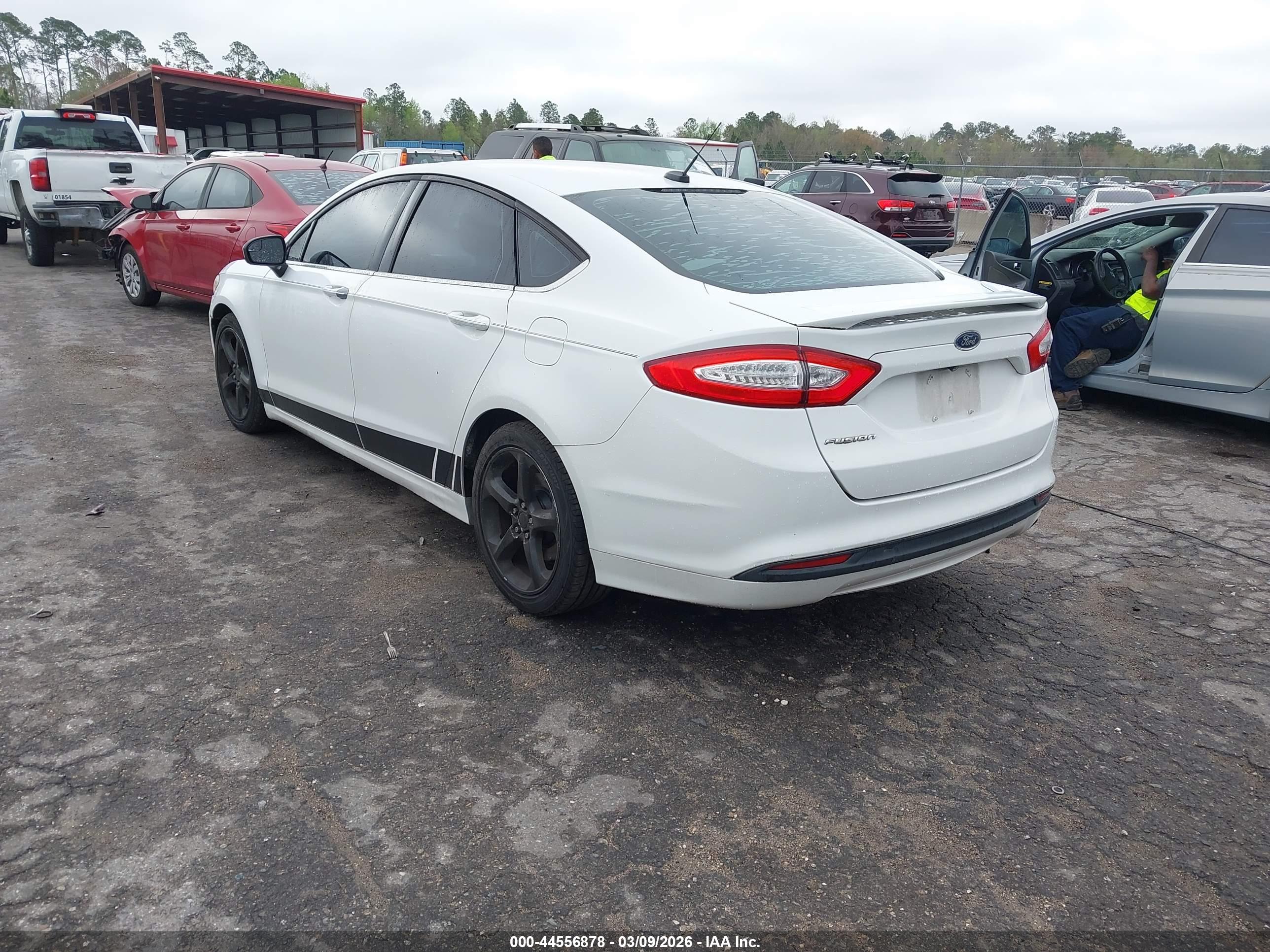 FORD FUSION image 3