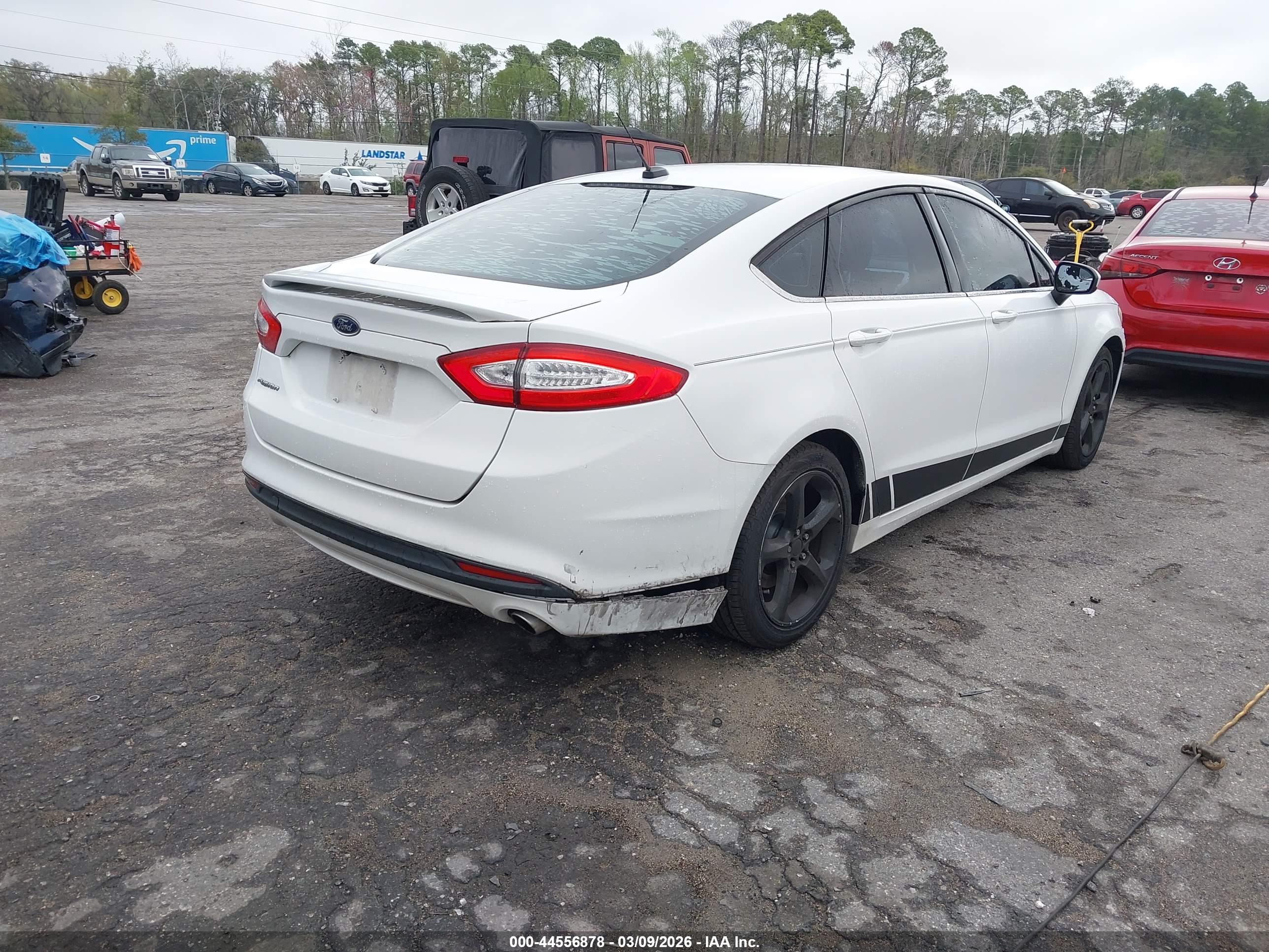 FORD FUSION image 4