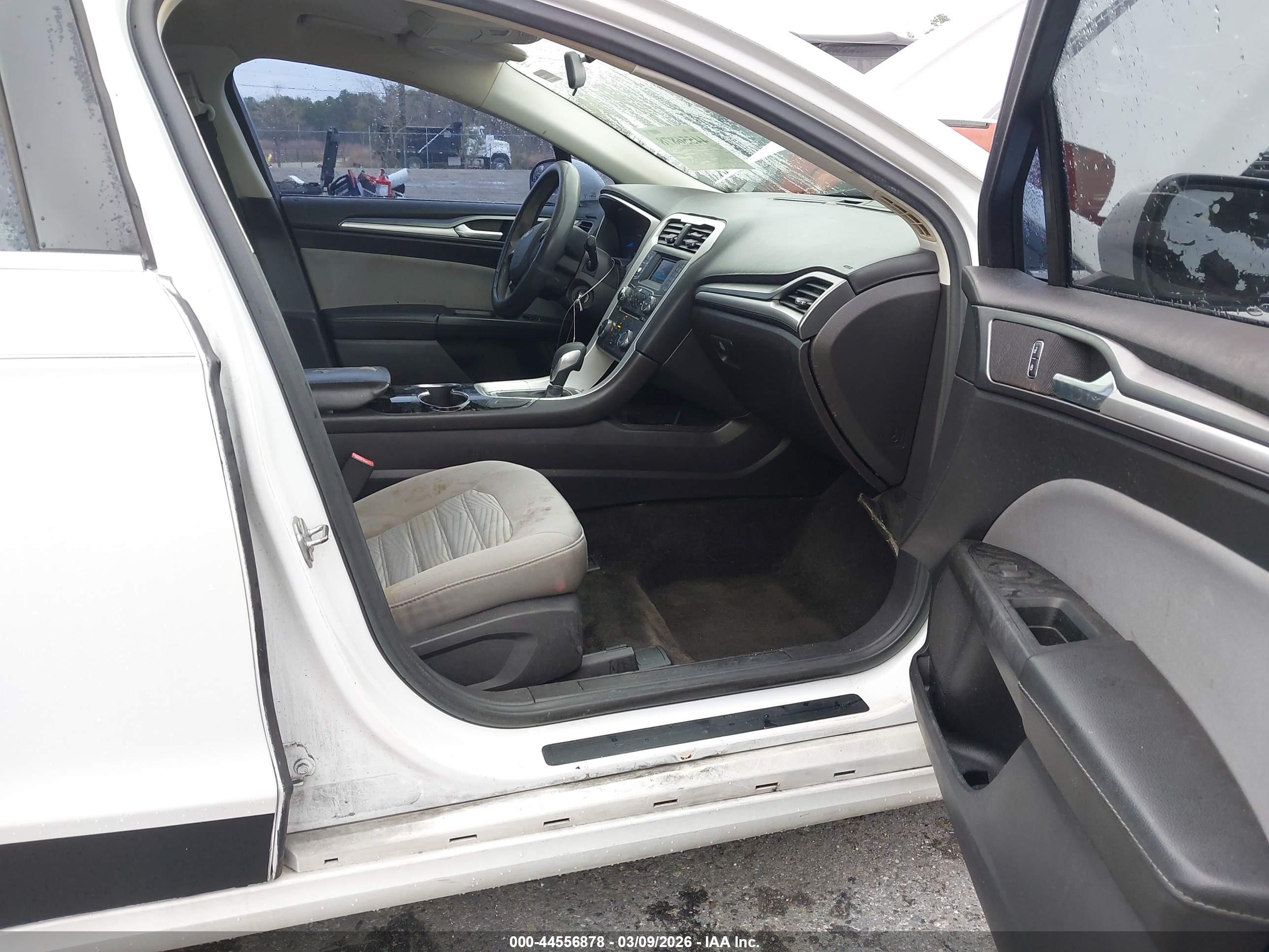 FORD FUSION image 5