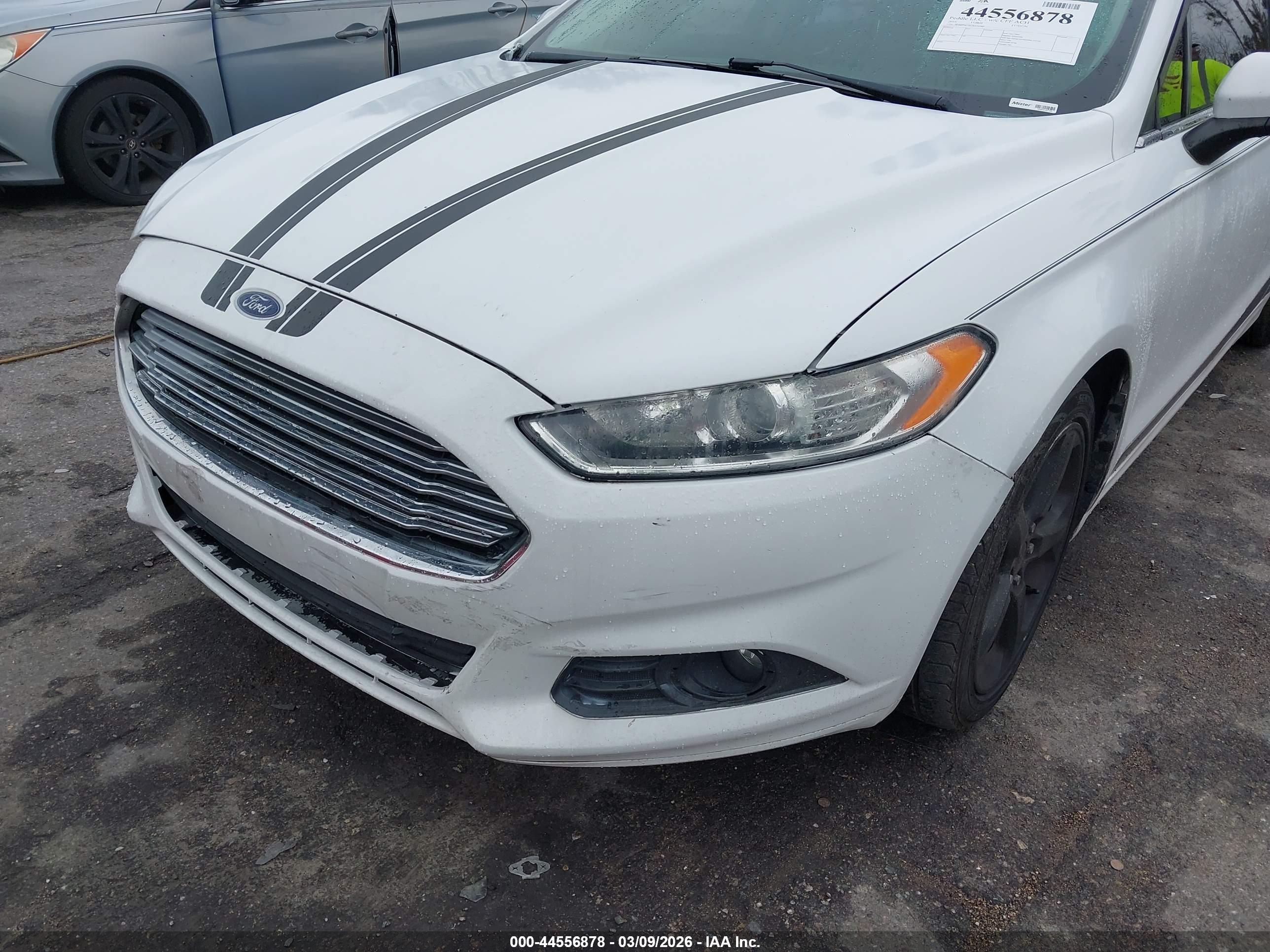 FORD FUSION image 6
