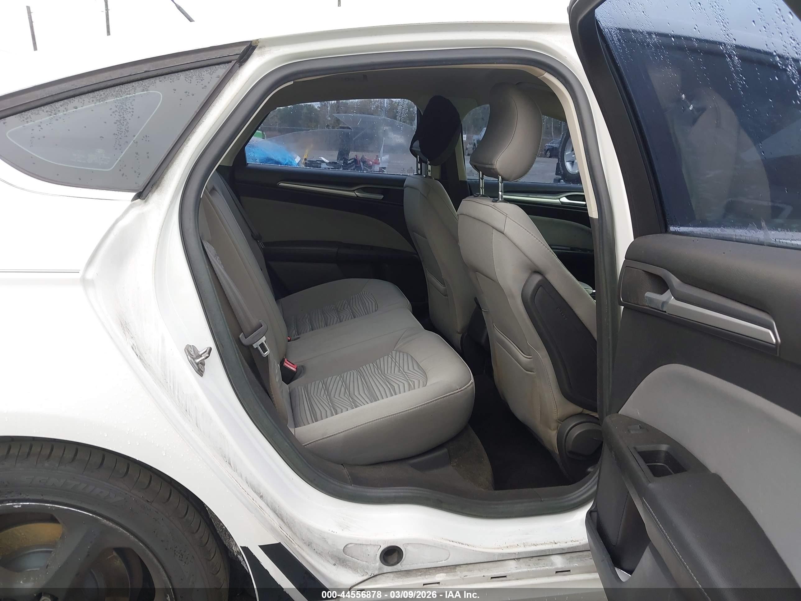 FORD FUSION image 8