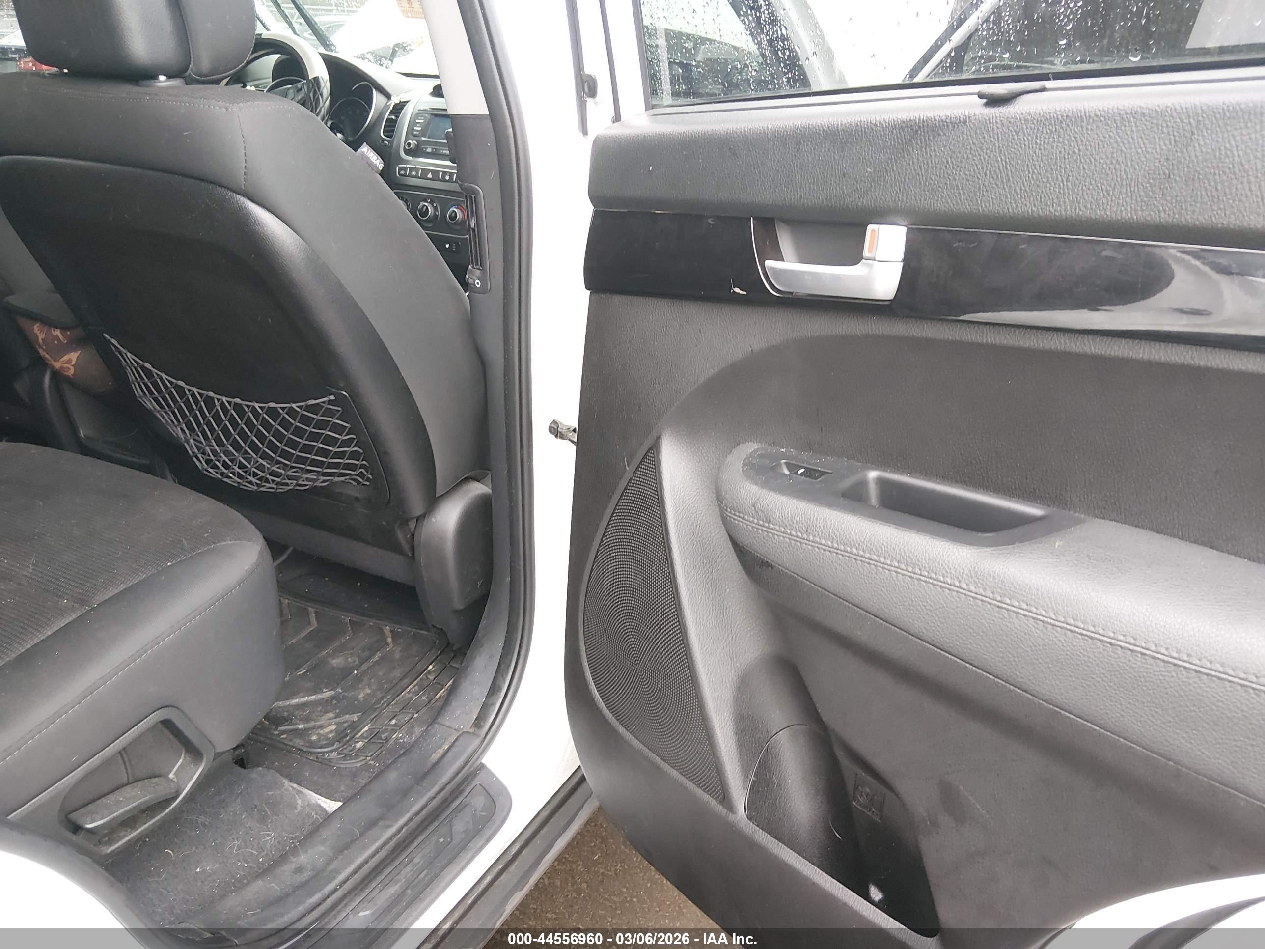 KIA SORENTO image 8
