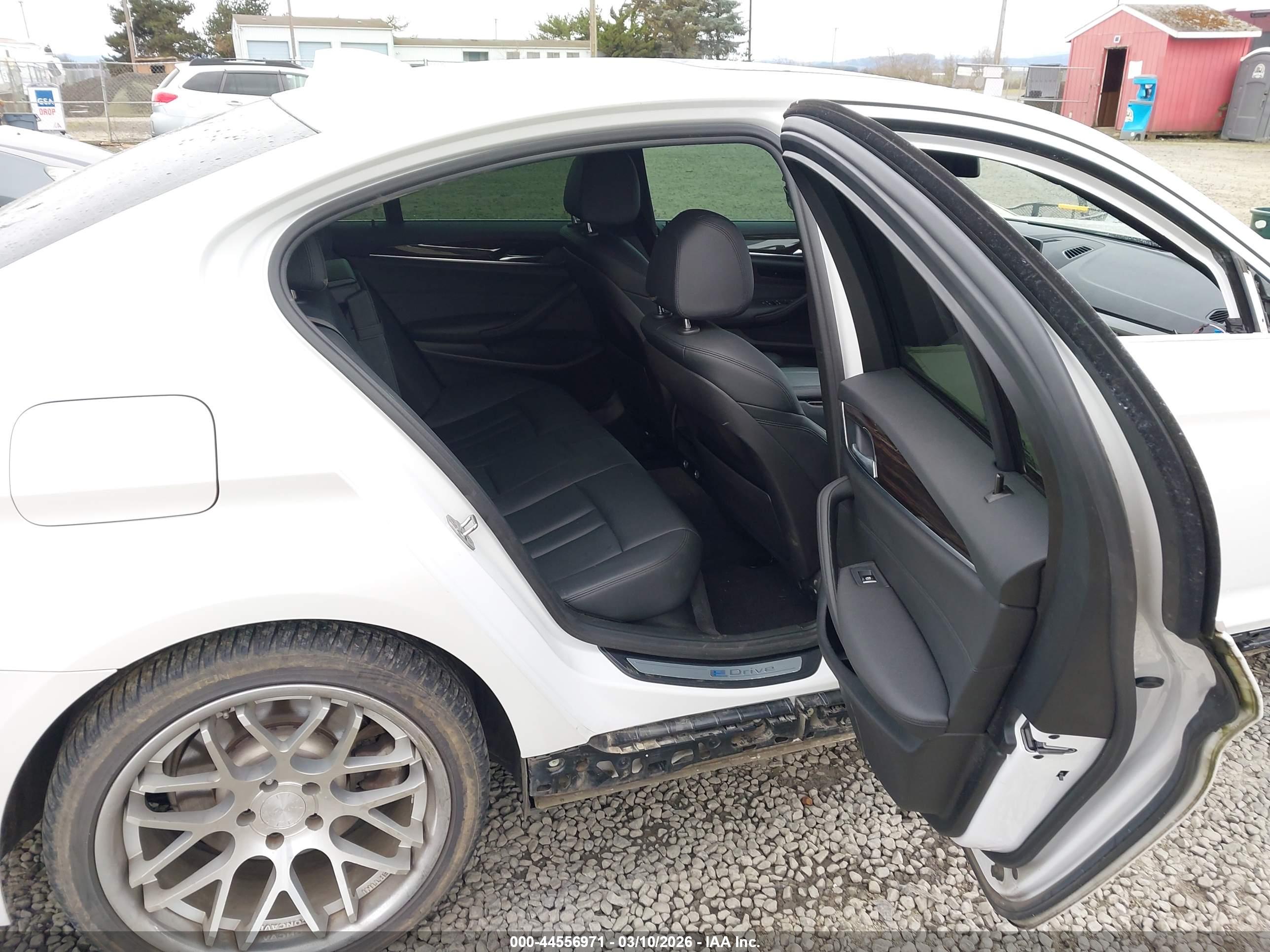 BMW 530E image 8