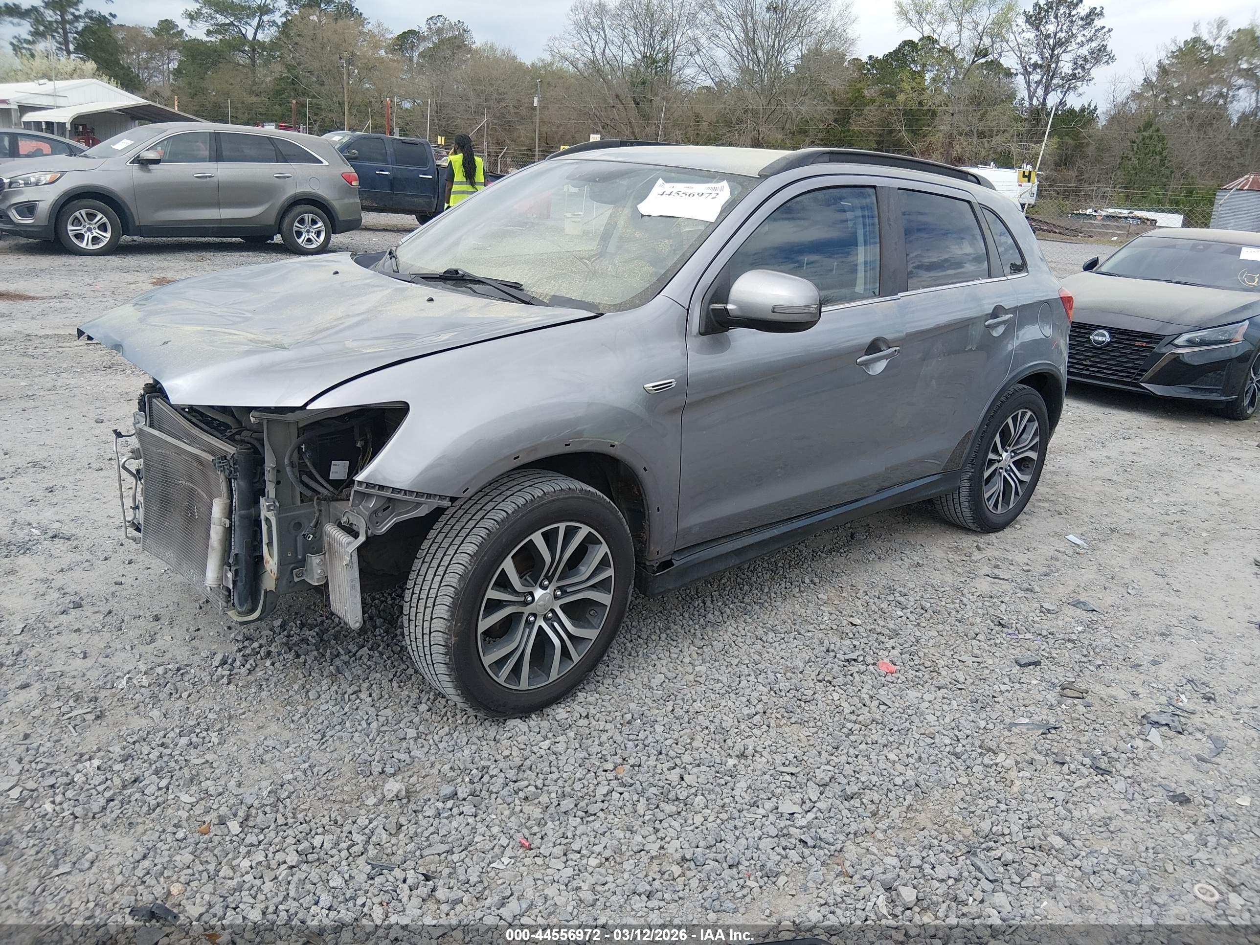 MITSUBISHI OUTLANDER image 2
