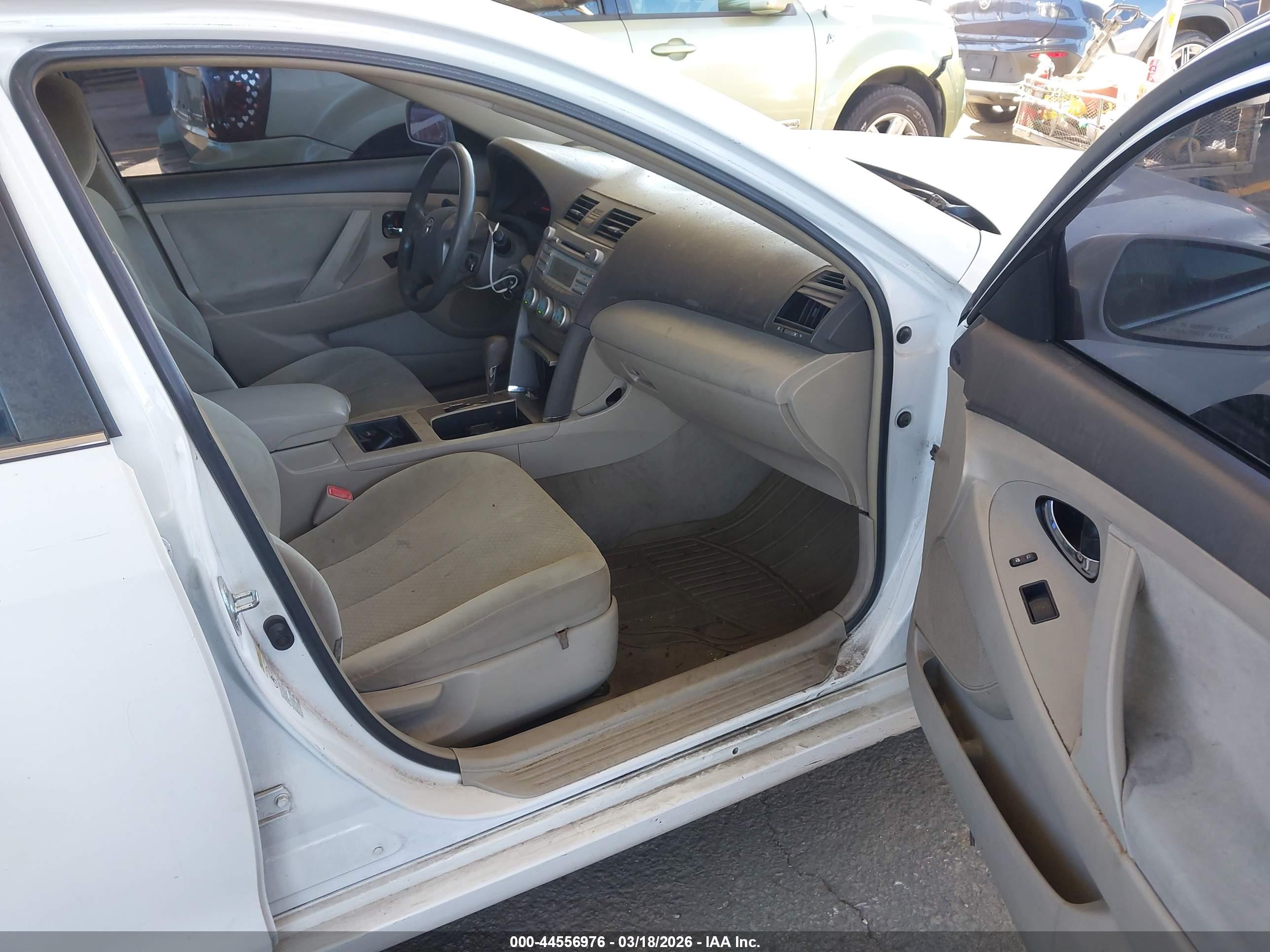 TOYOTA CAMRY image 5