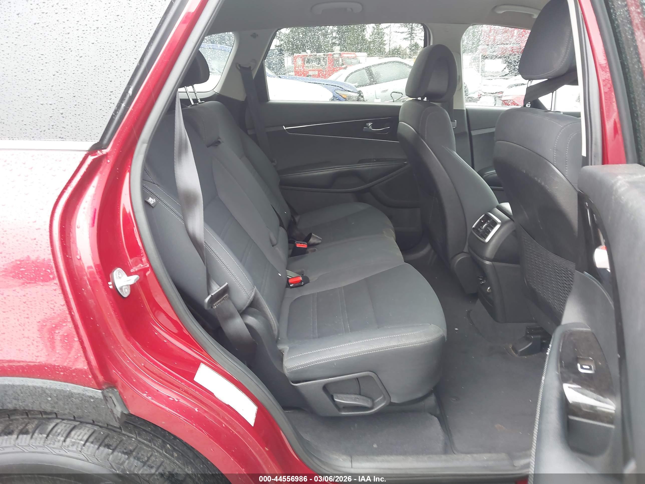 KIA SORENTO image 8