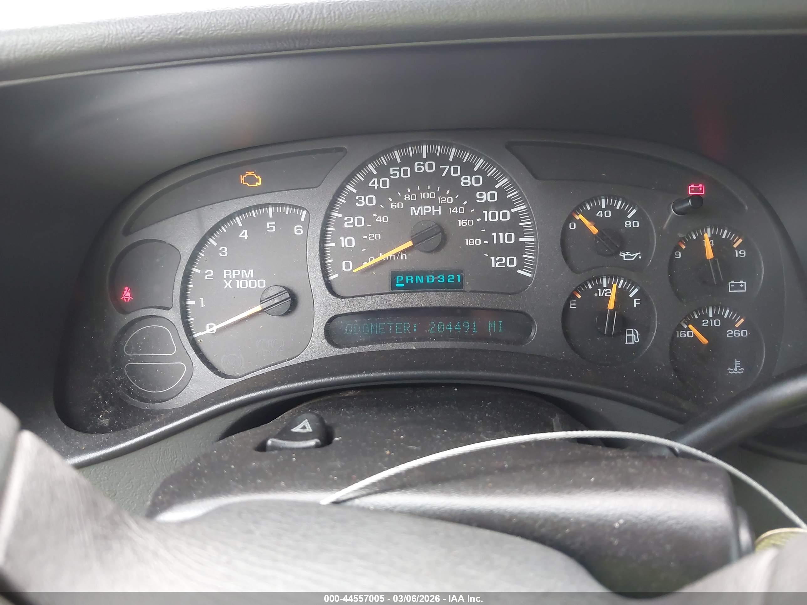 CHEVROLET SUBURBAN image 7
