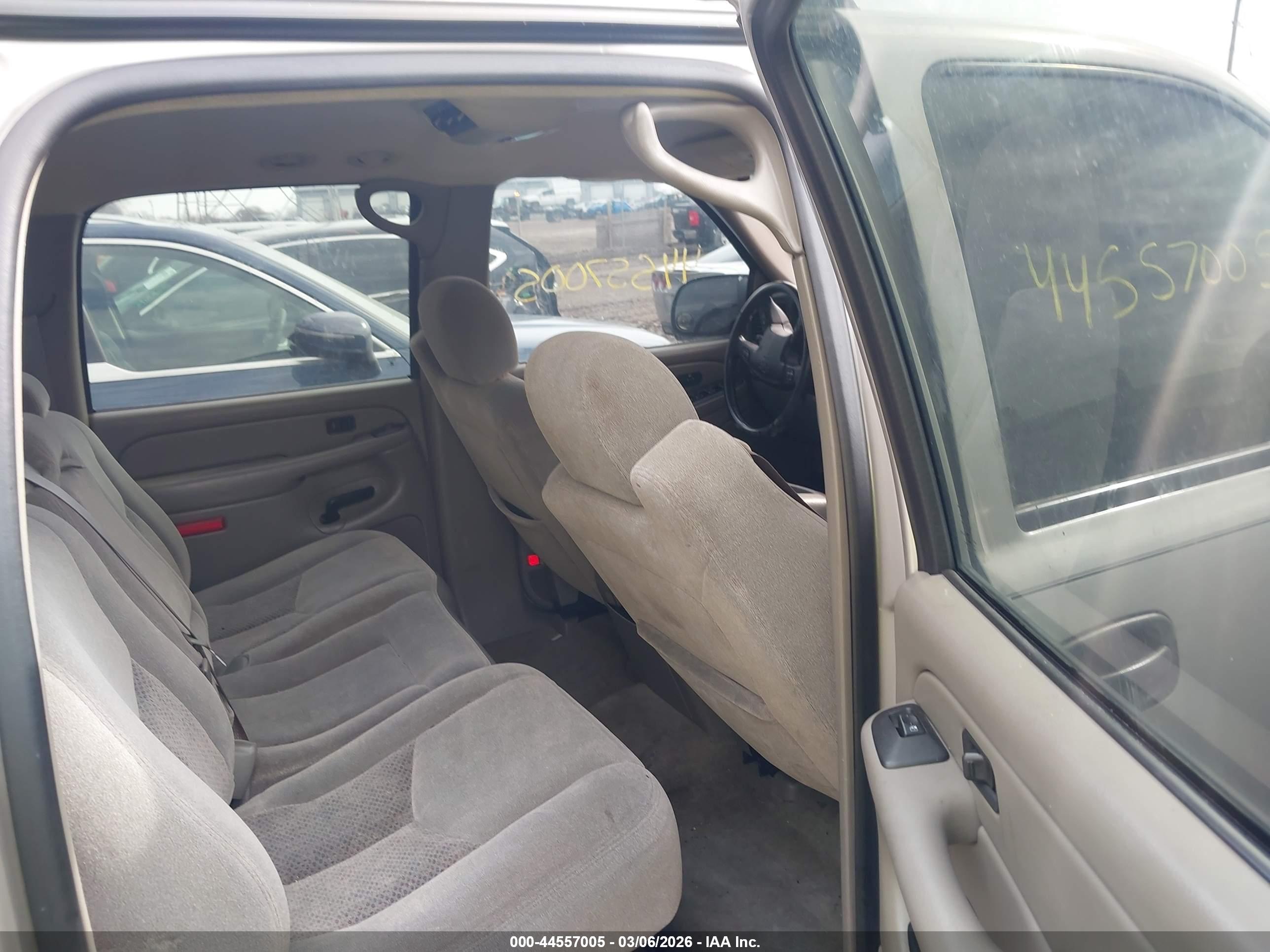 CHEVROLET SUBURBAN image 8