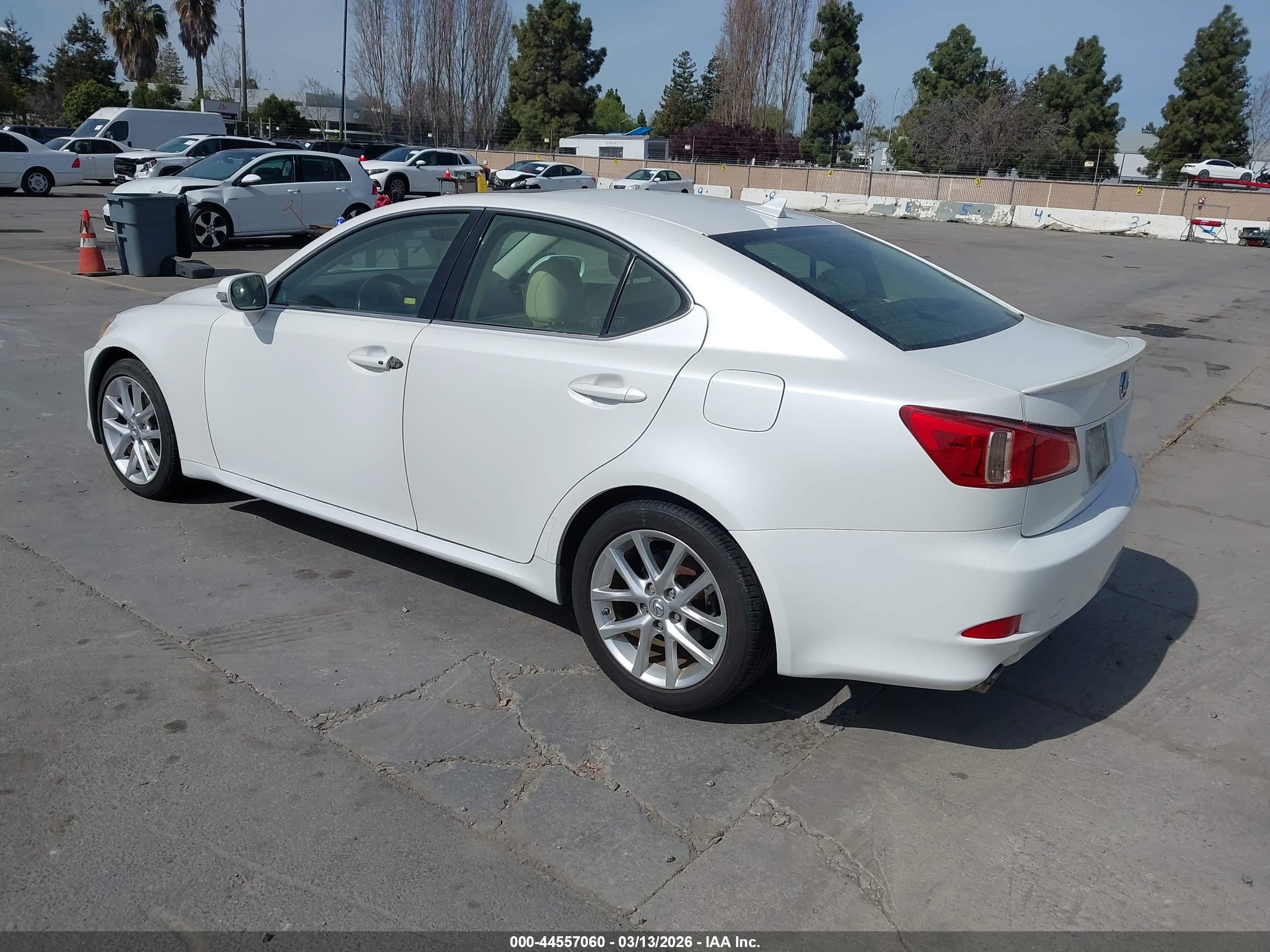 LEXUS IS image 3