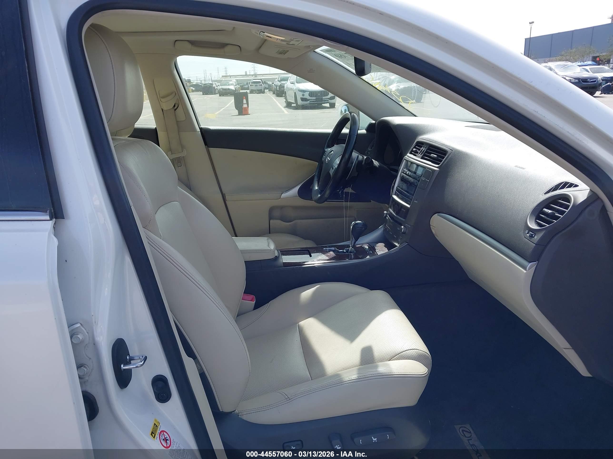 LEXUS IS image 5