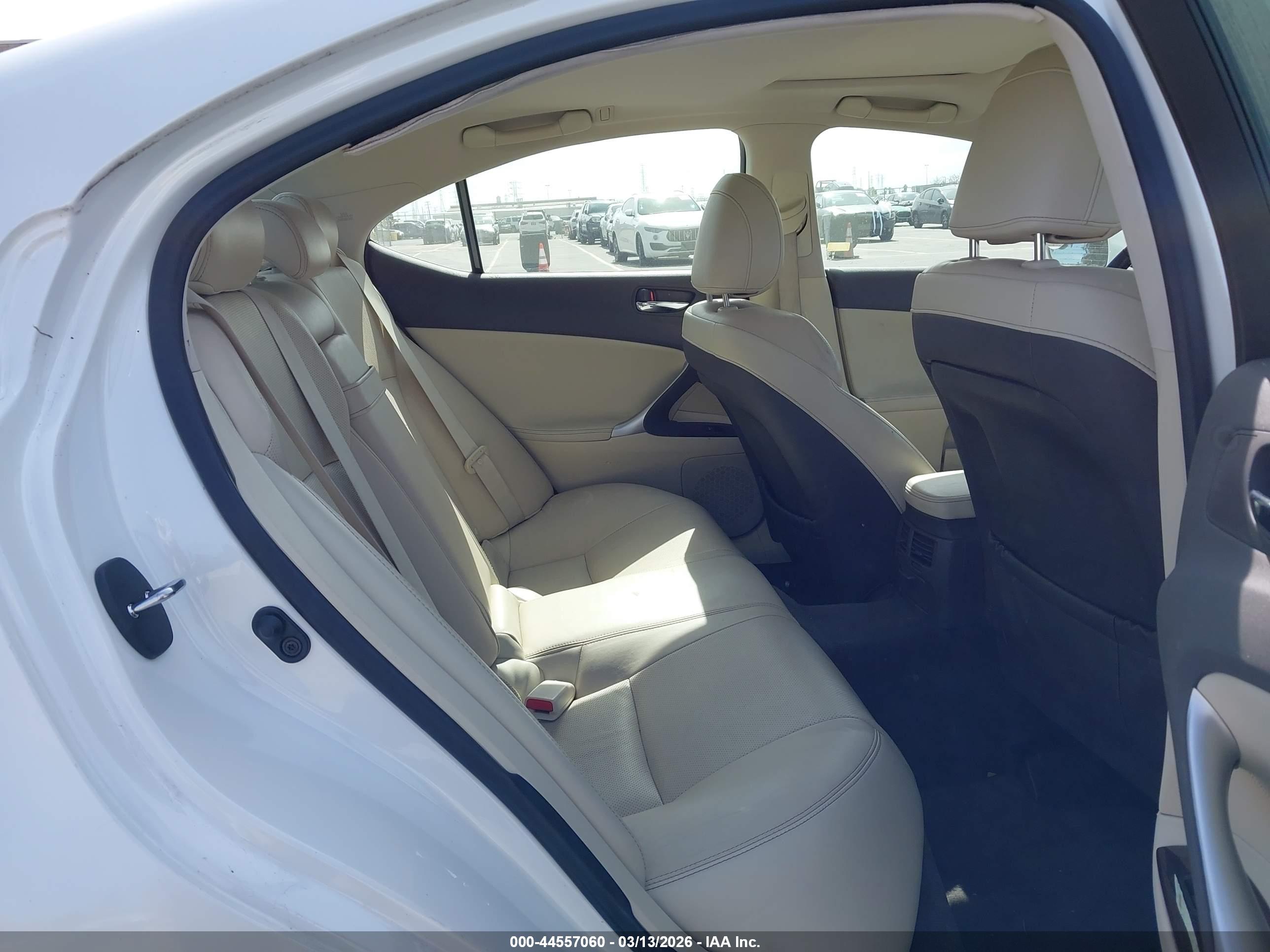LEXUS IS image 8