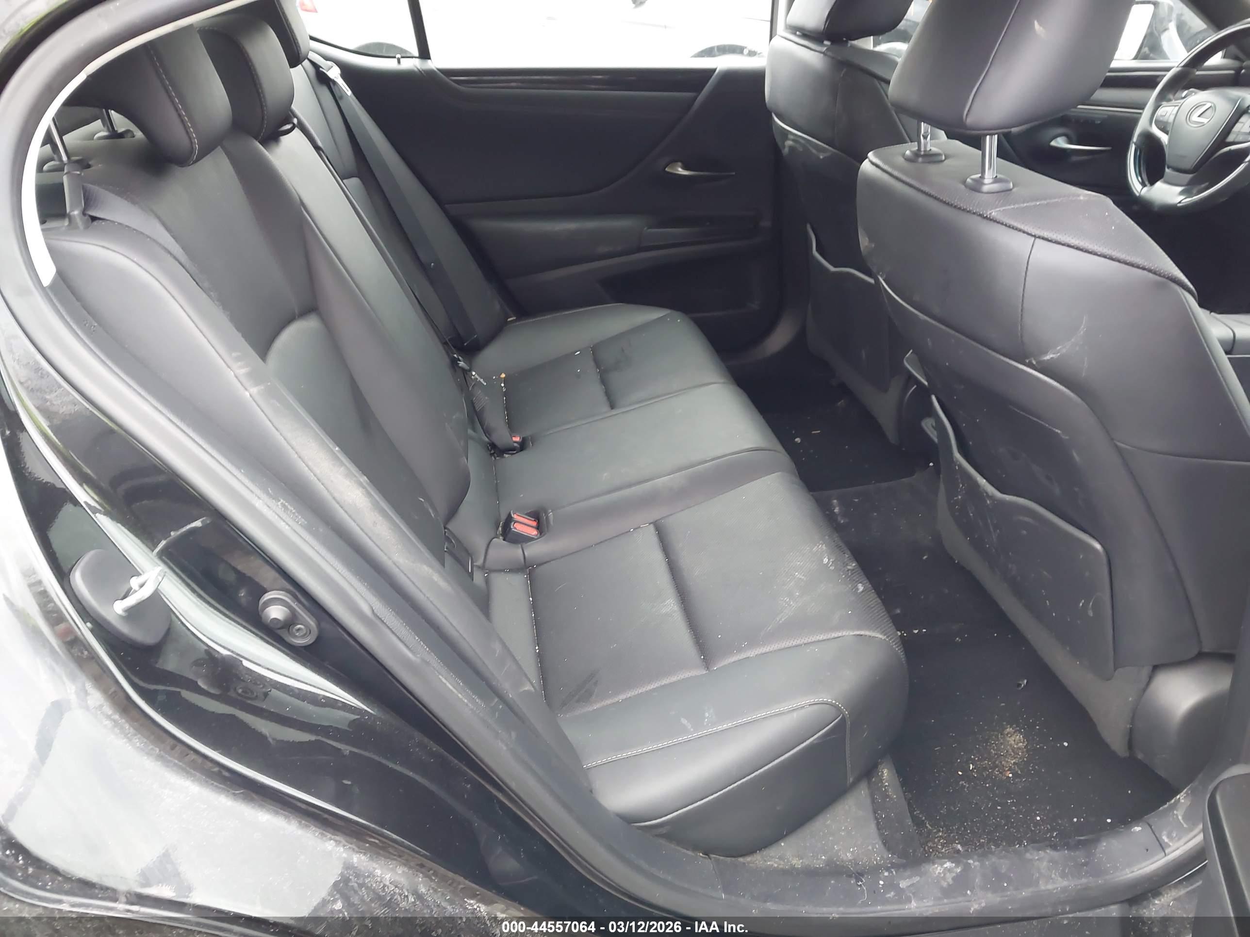LEXUS ES image 8