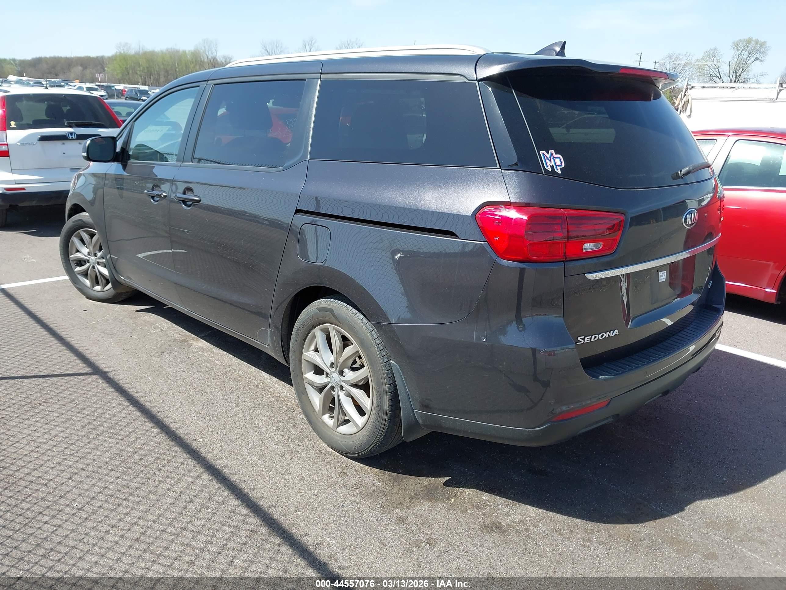 KIA SEDONA image 3