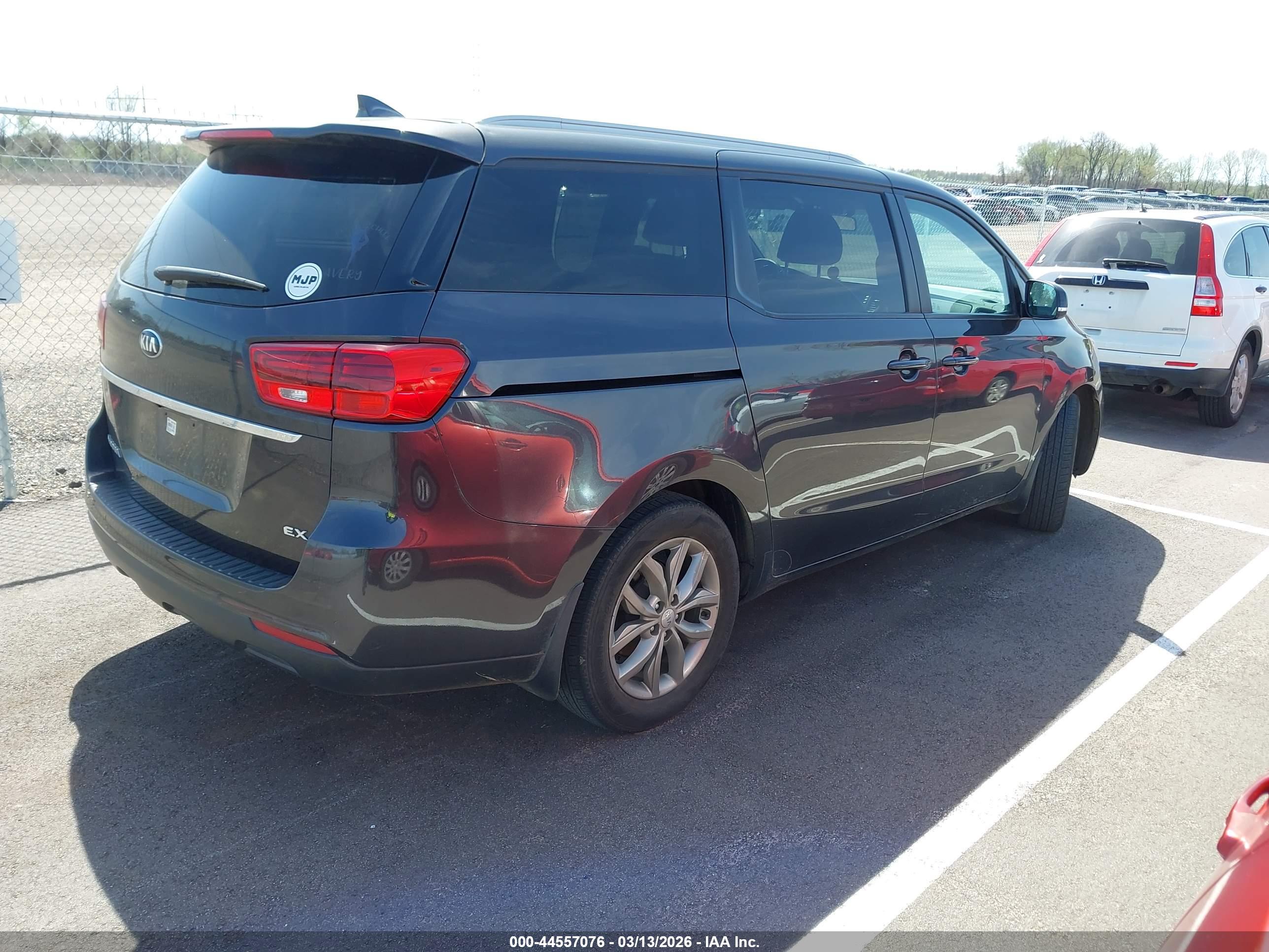 KIA SEDONA image 4