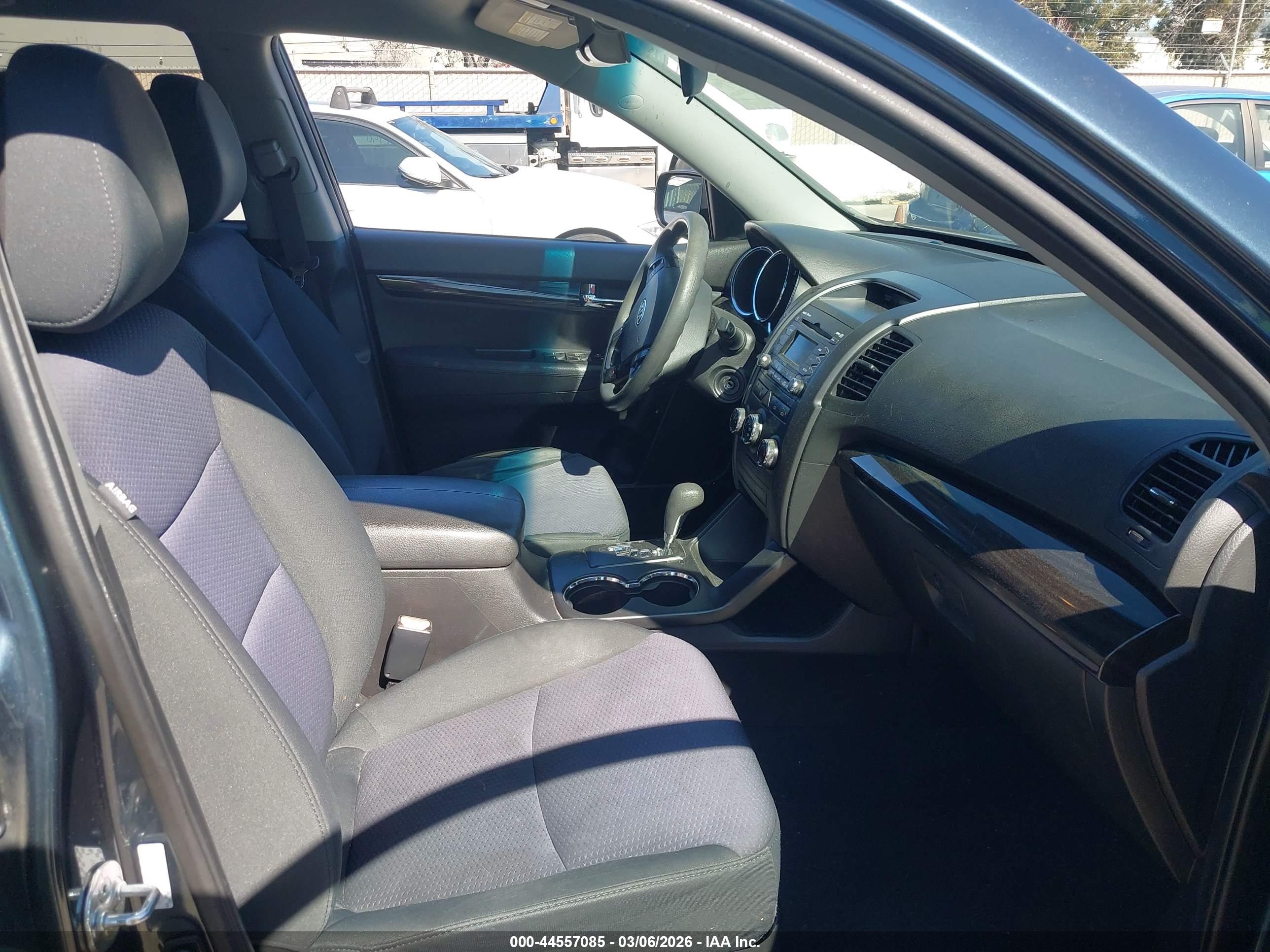 KIA SORENTO image 5