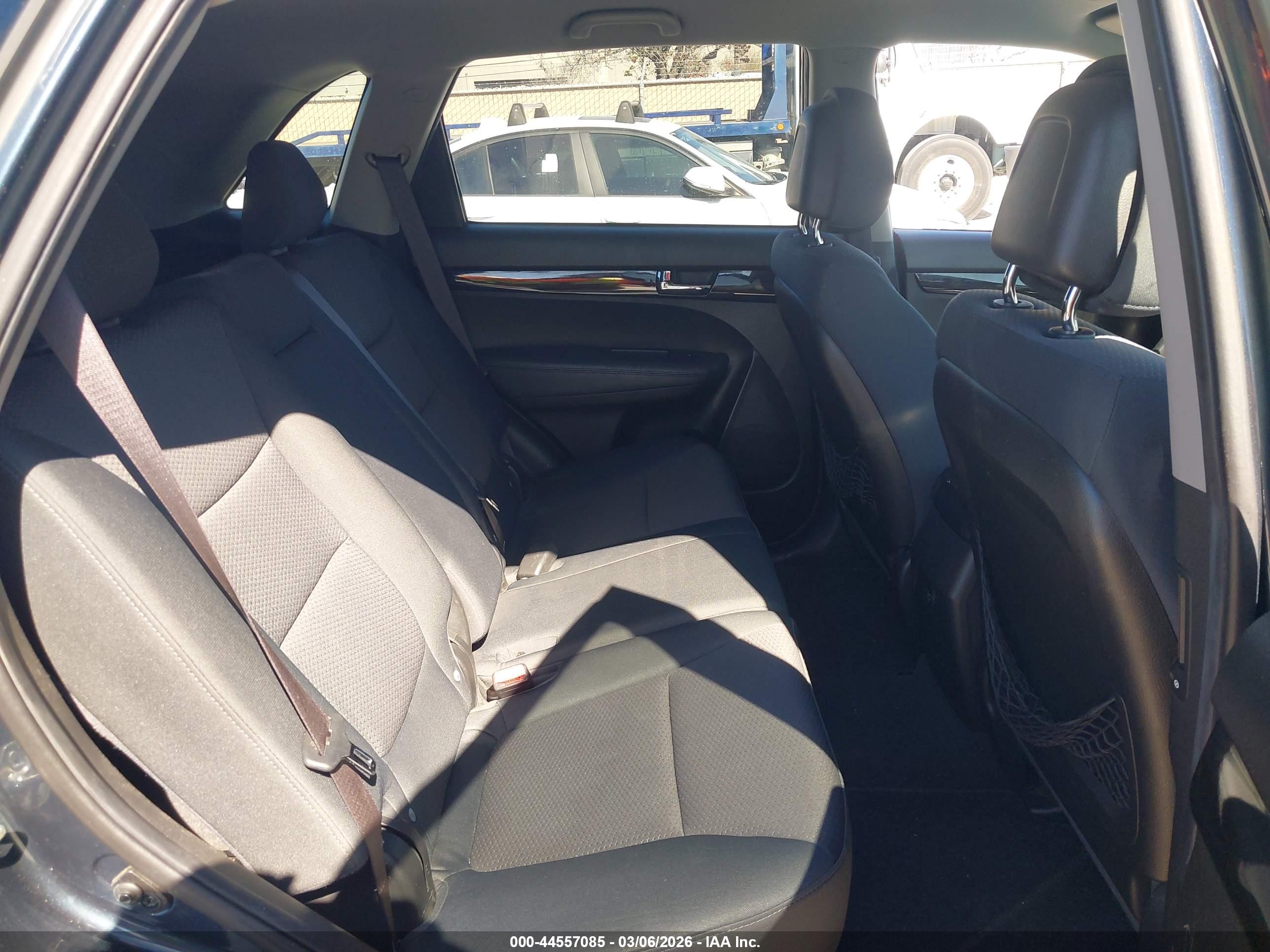 KIA SORENTO image 8