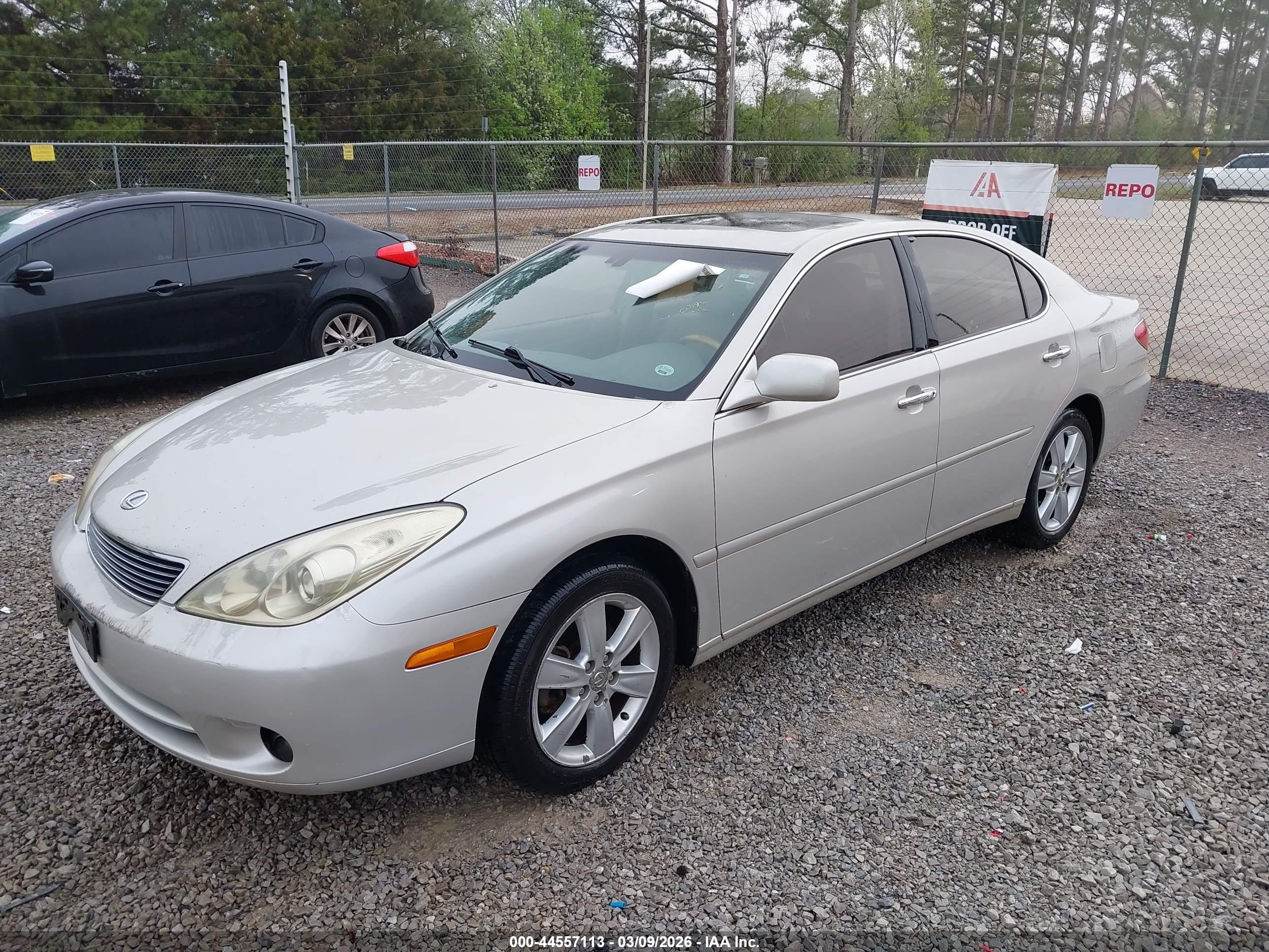 LEXUS ES image 2