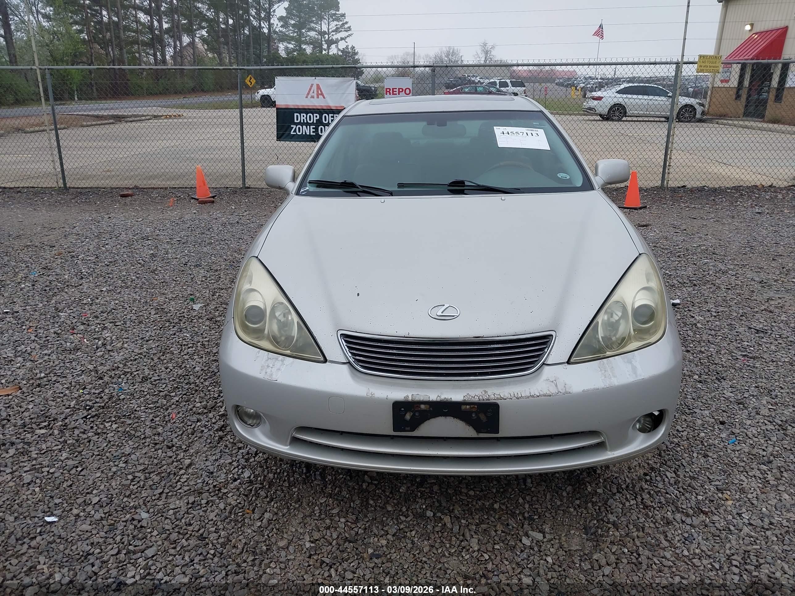 LEXUS ES image 6