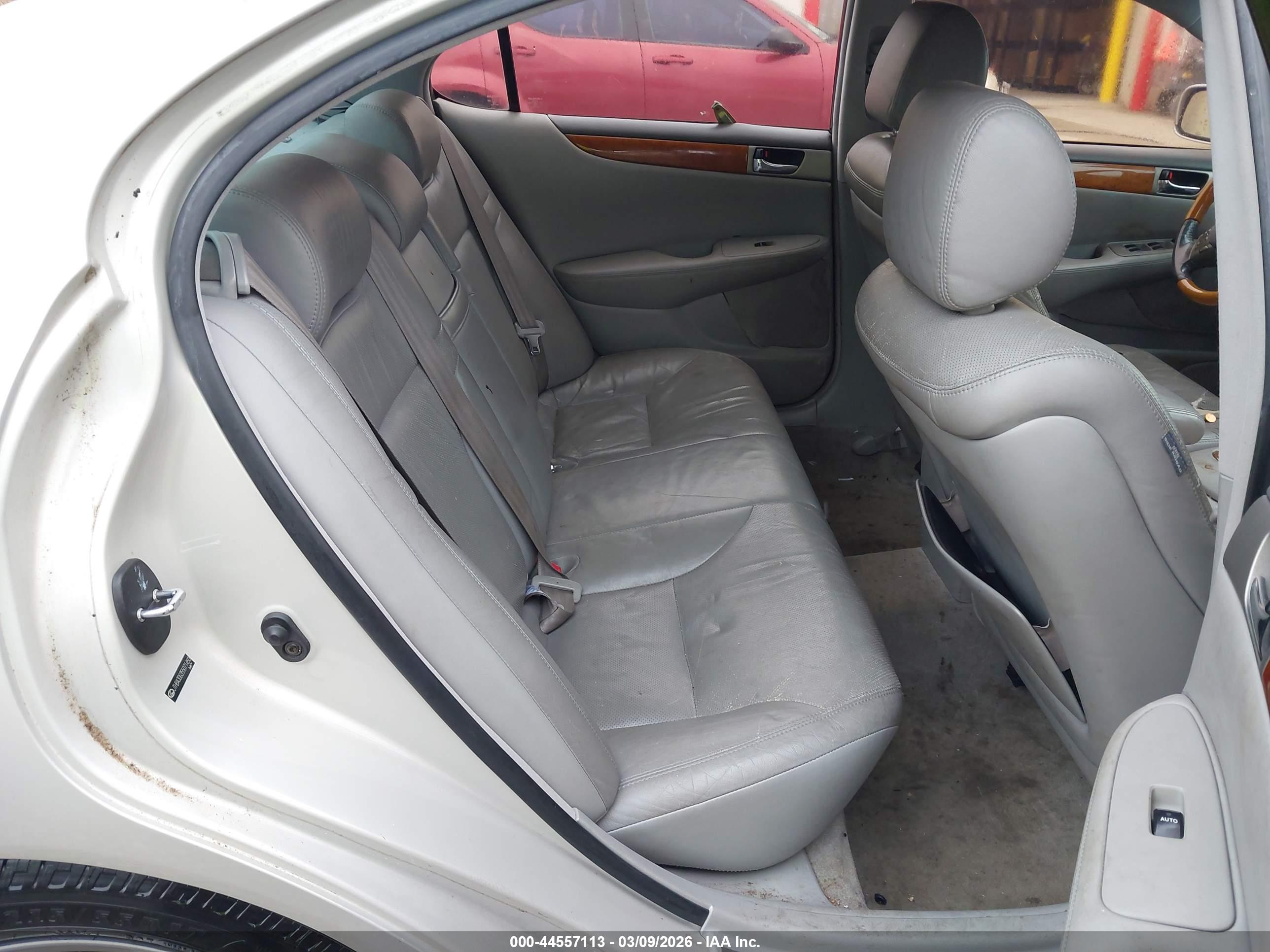 LEXUS ES image 8