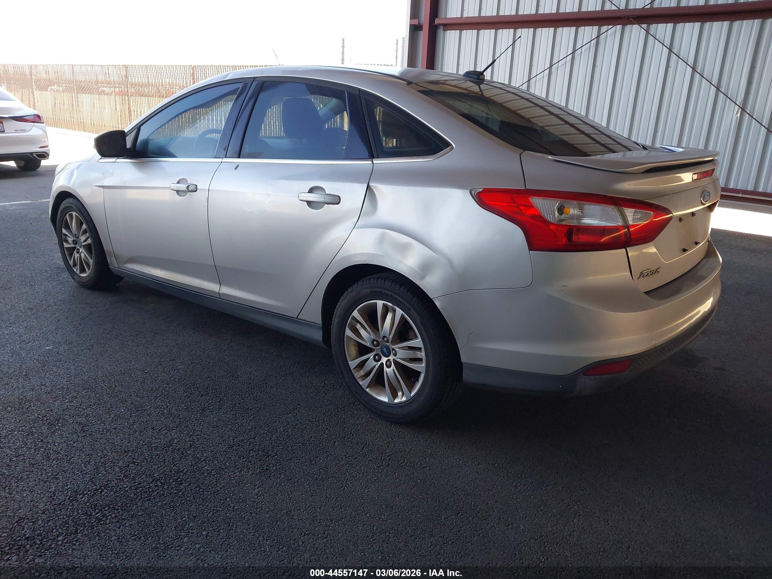 FORD FOCUS image 3
