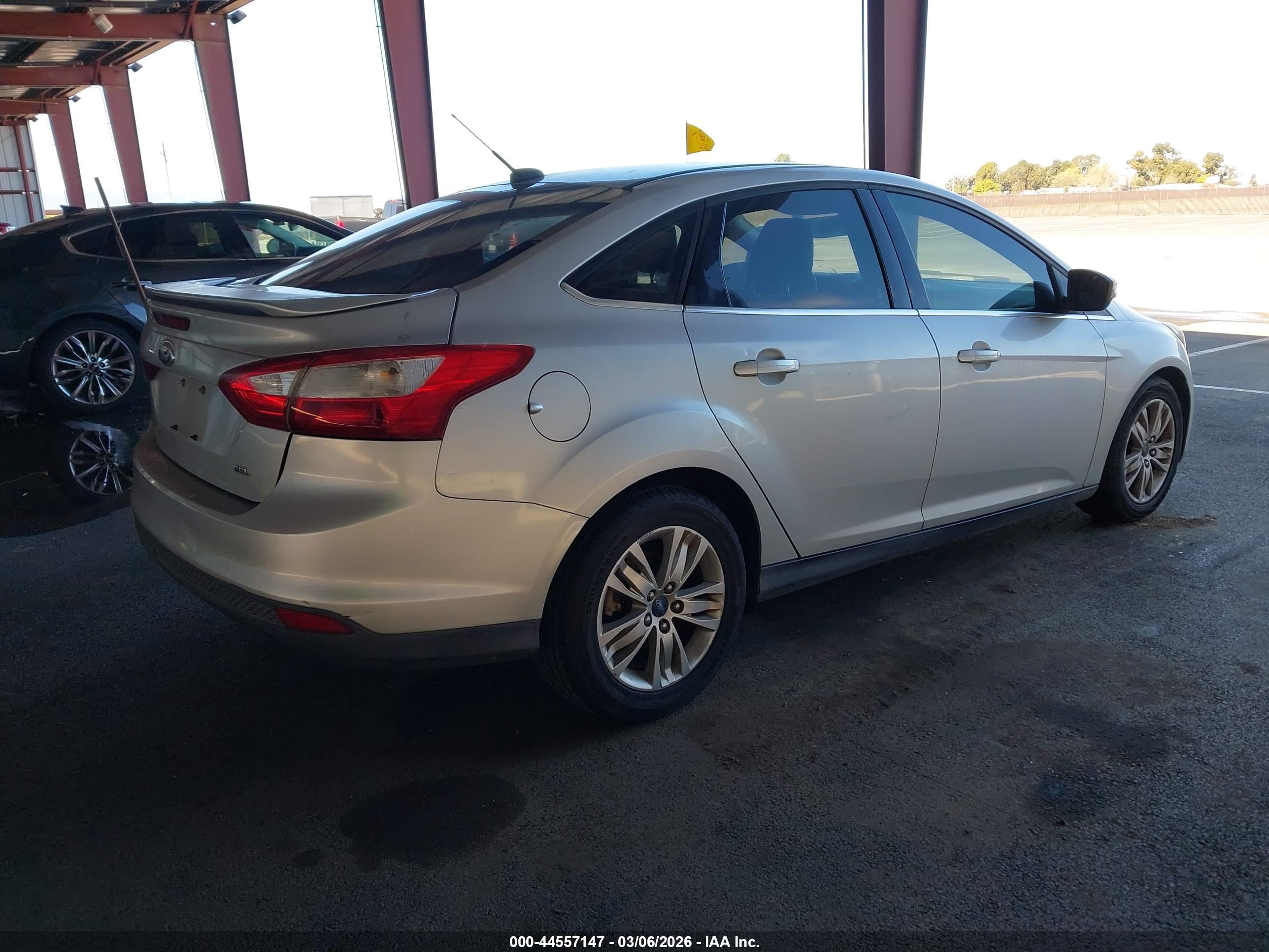FORD FOCUS image 4