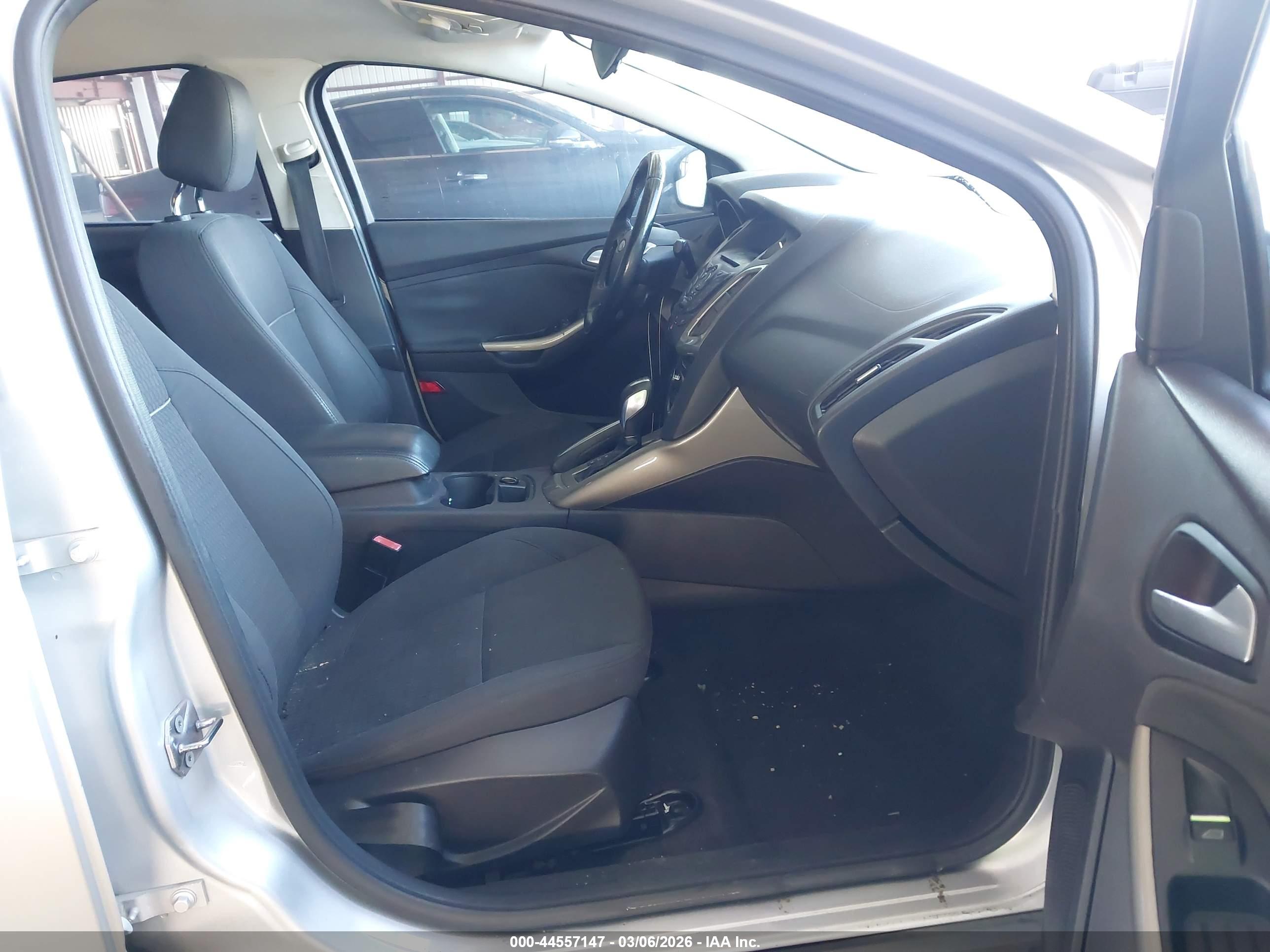 FORD FOCUS image 5