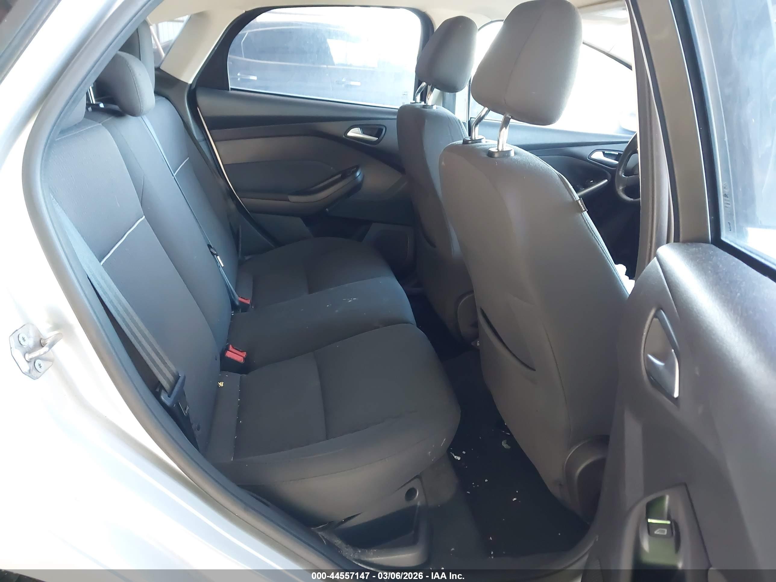 FORD FOCUS image 8