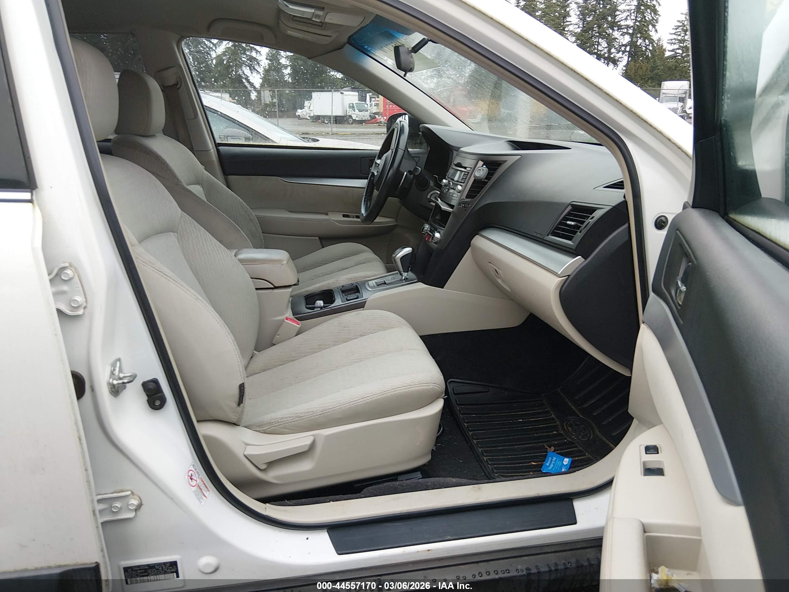 SUBARU OUTBACK image 5