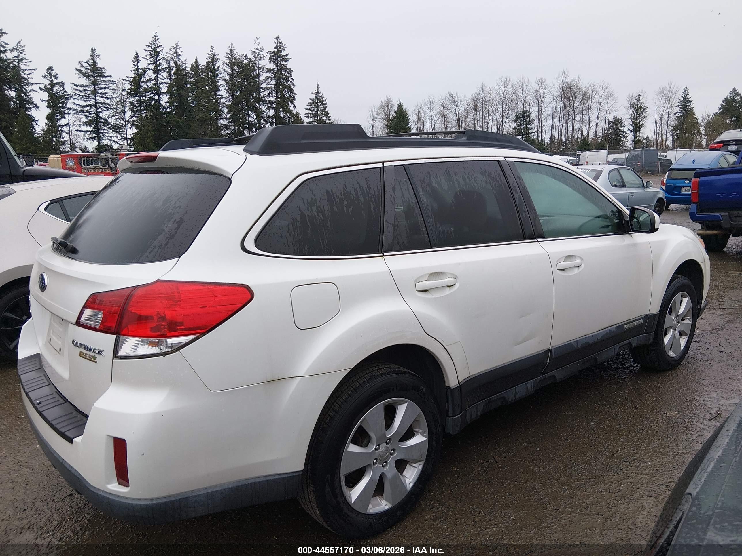 SUBARU OUTBACK image 6