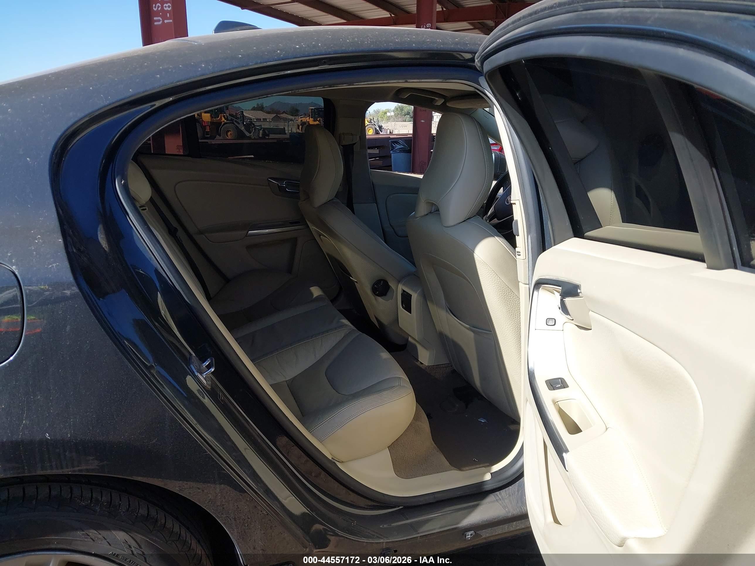 VOLVO S60 image 8