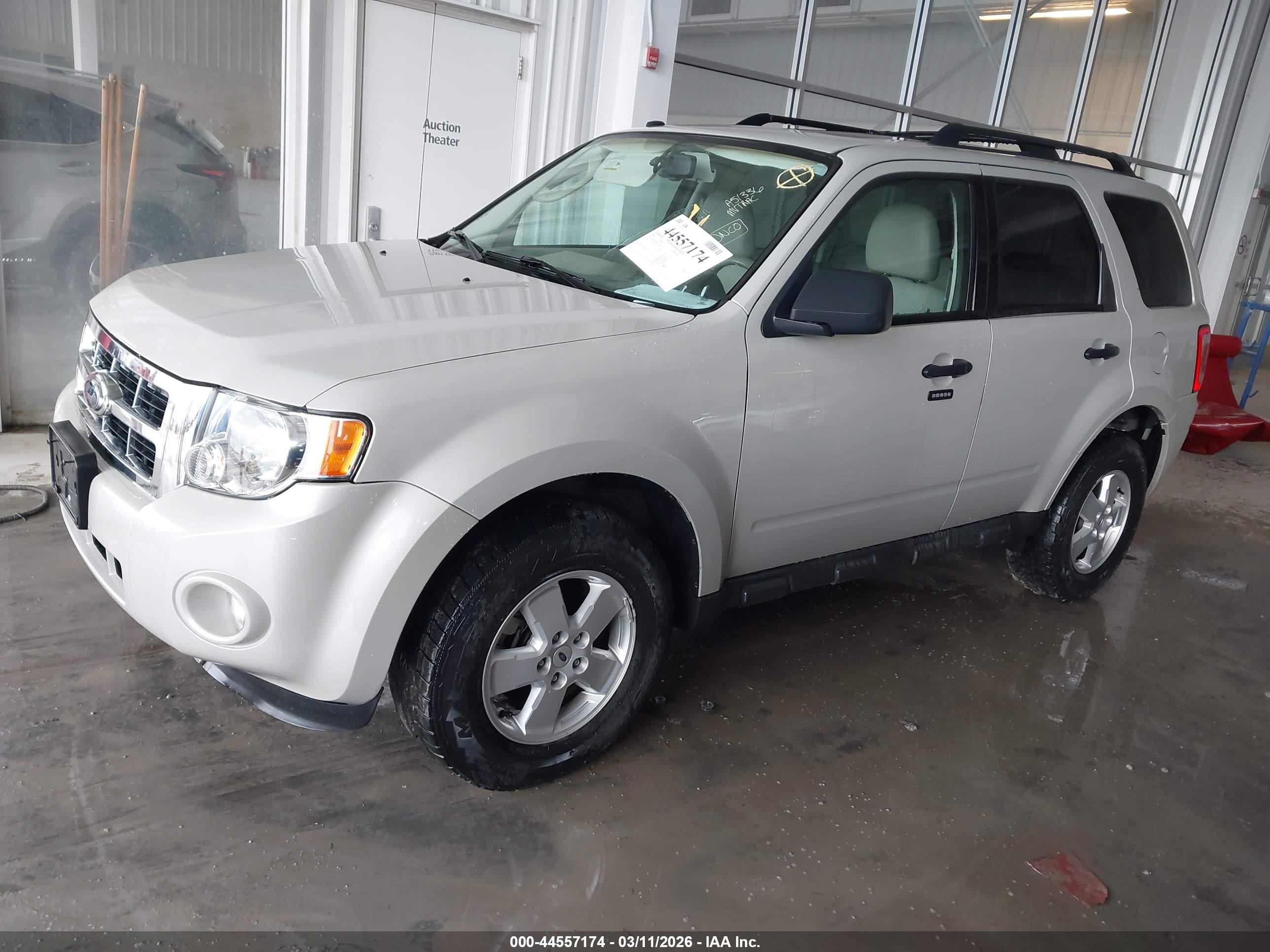 FORD ESCAPE image 2