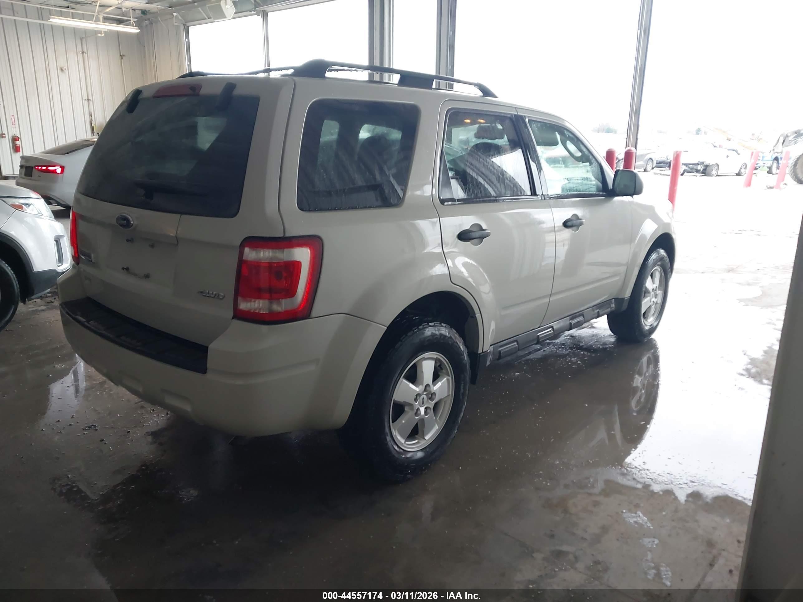 FORD ESCAPE image 4