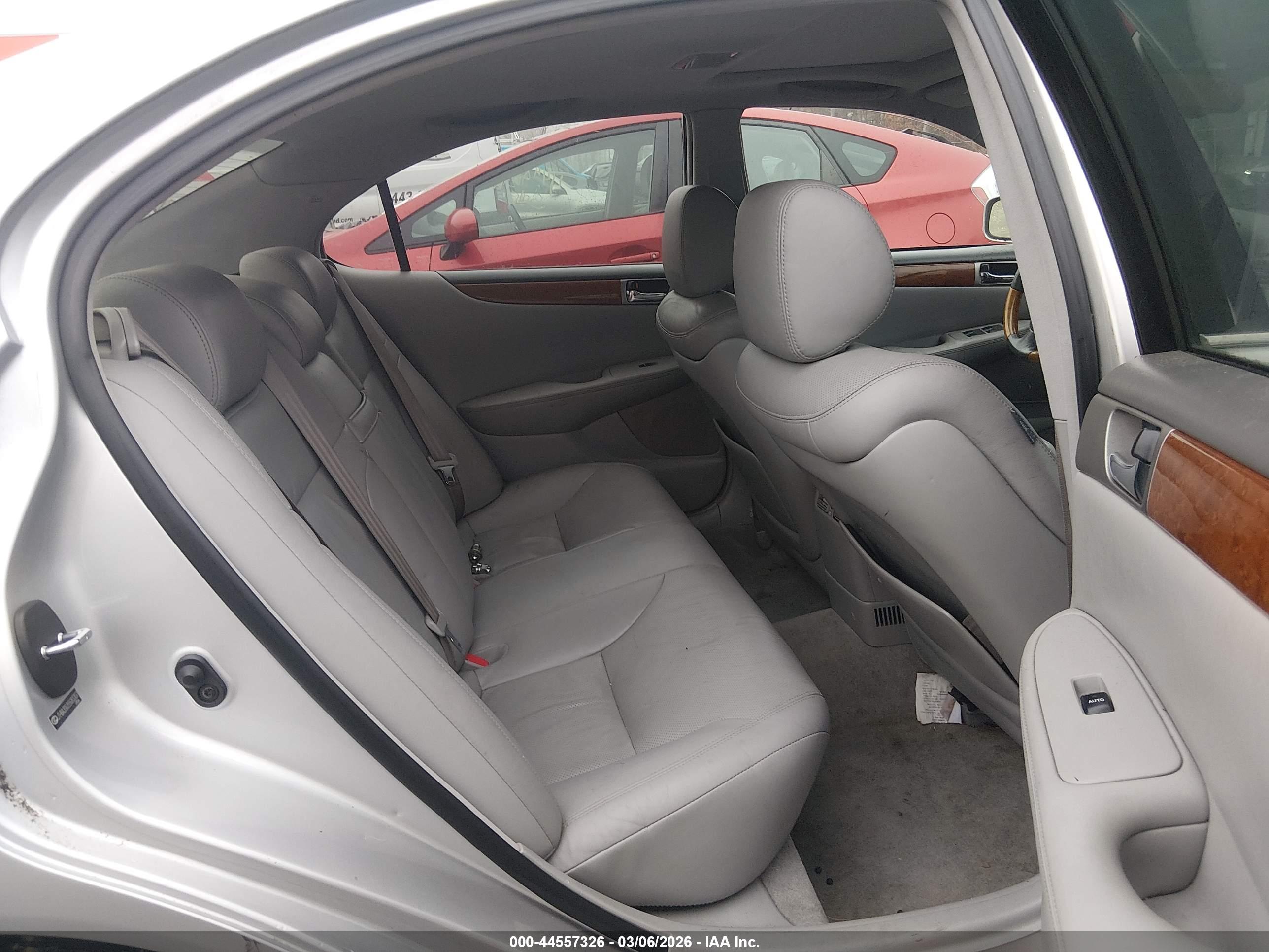 LEXUS ES image 8