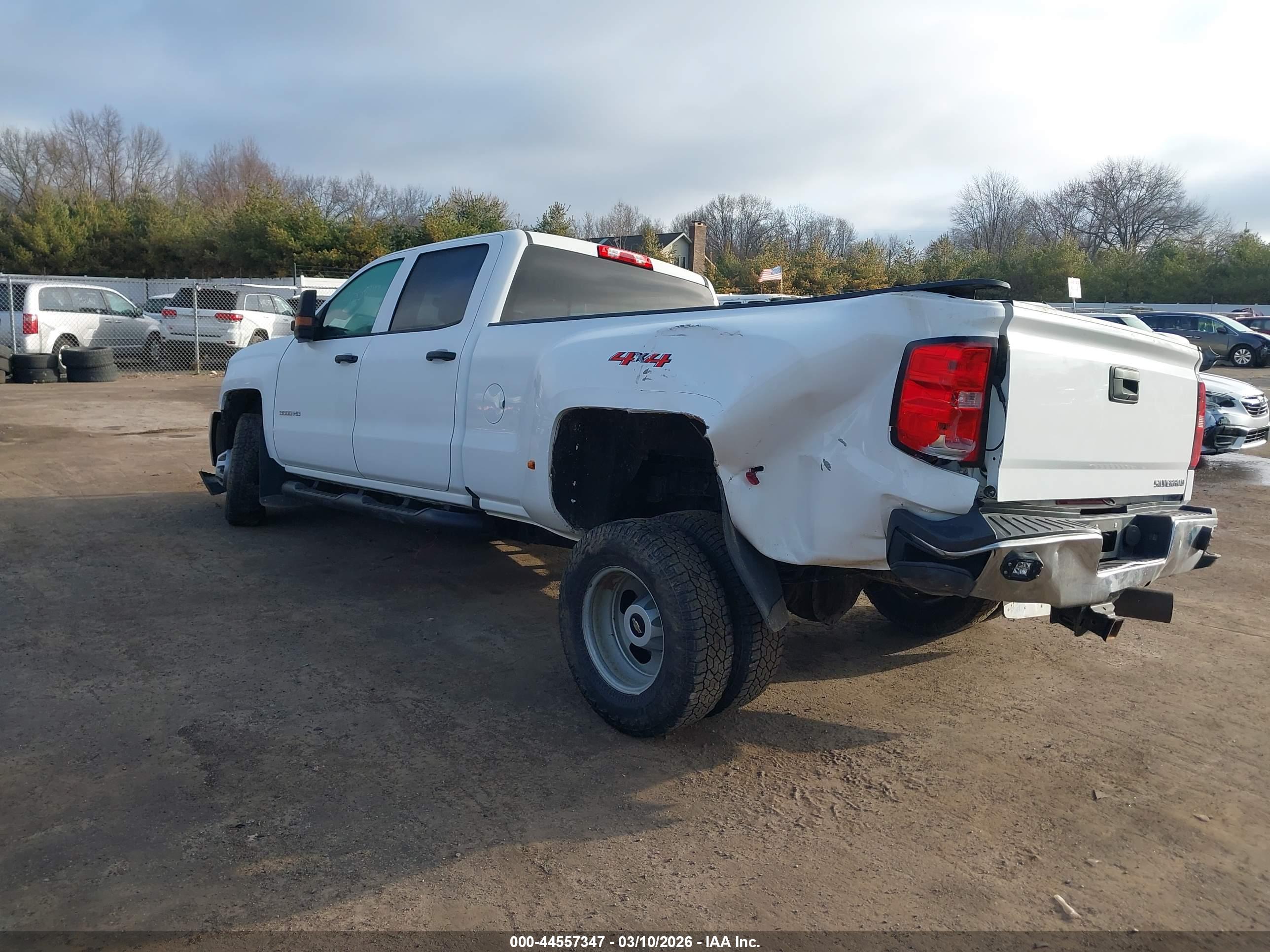 CHEVROLET SILVERADO image 3