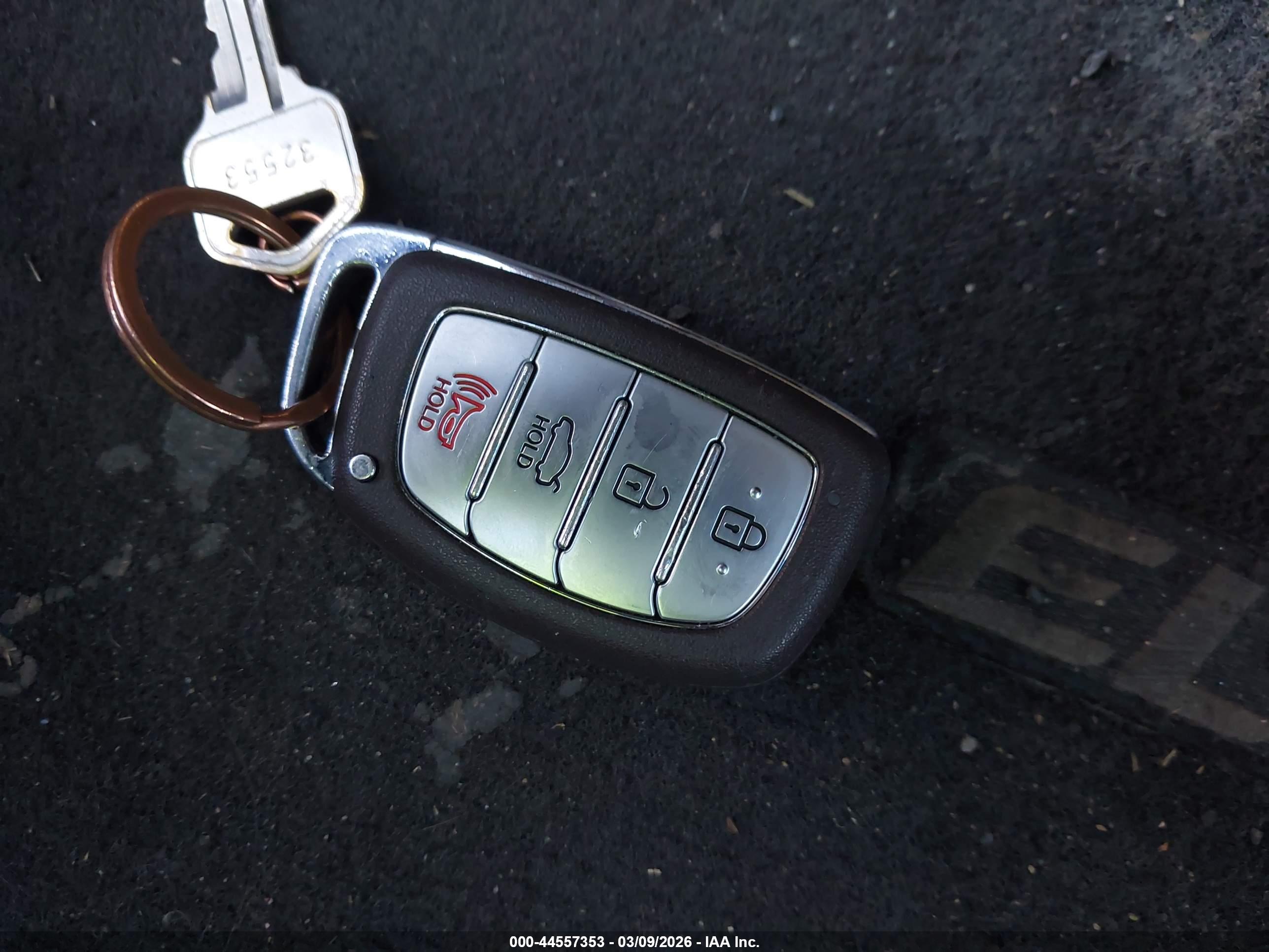 HYUNDAI ELANTRA image 11