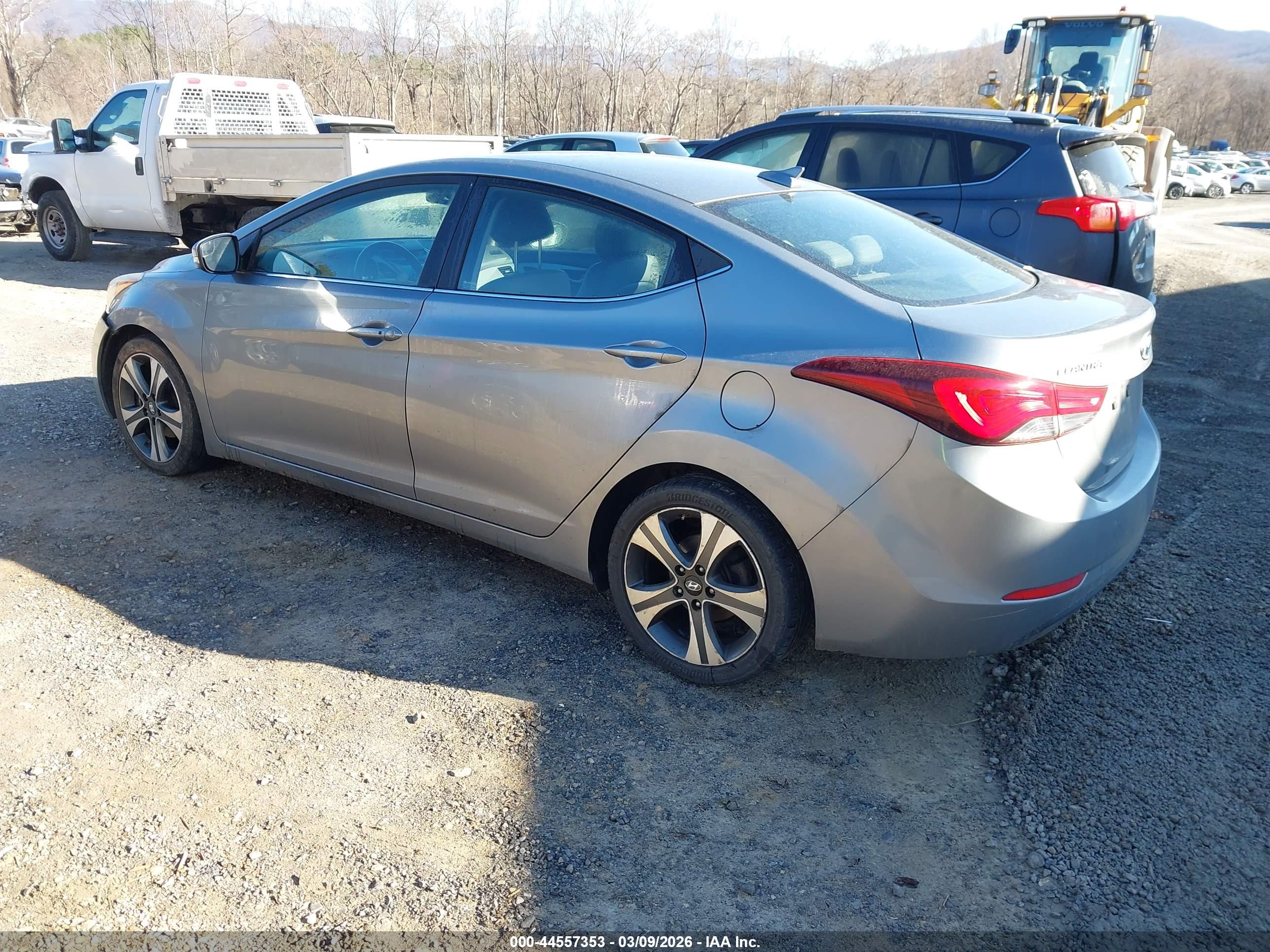 HYUNDAI ELANTRA image 3