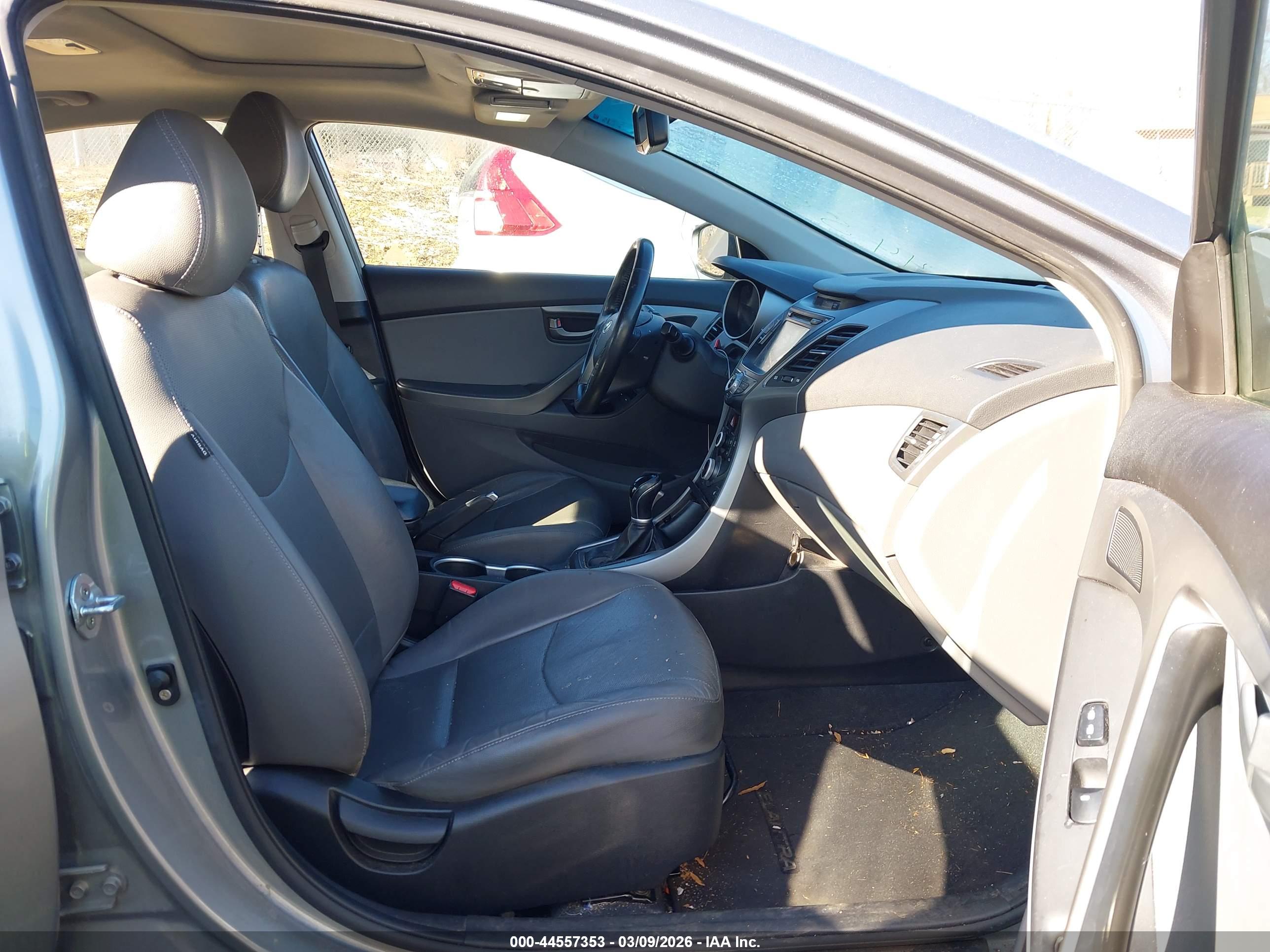 HYUNDAI ELANTRA image 5