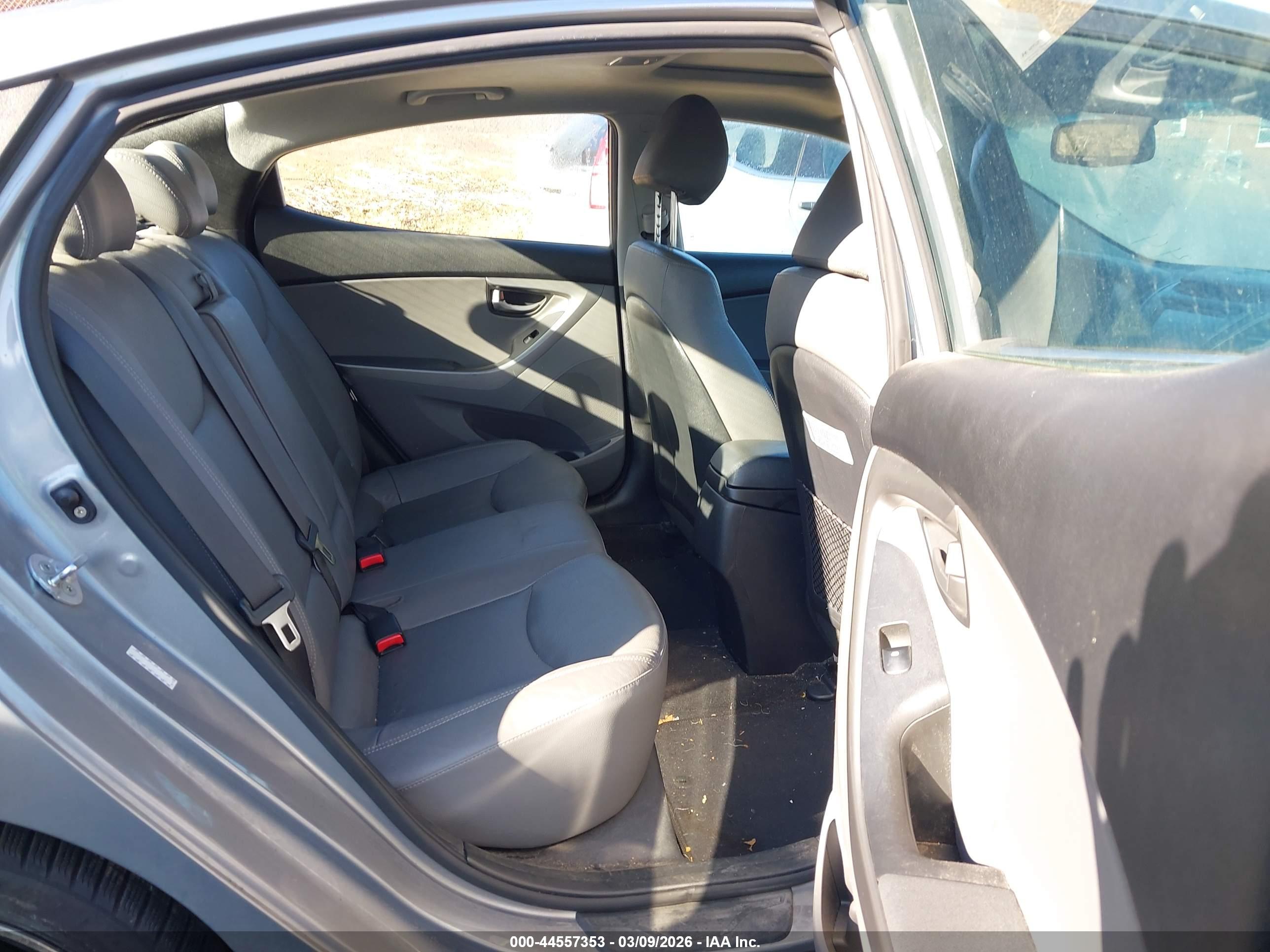 HYUNDAI ELANTRA image 8