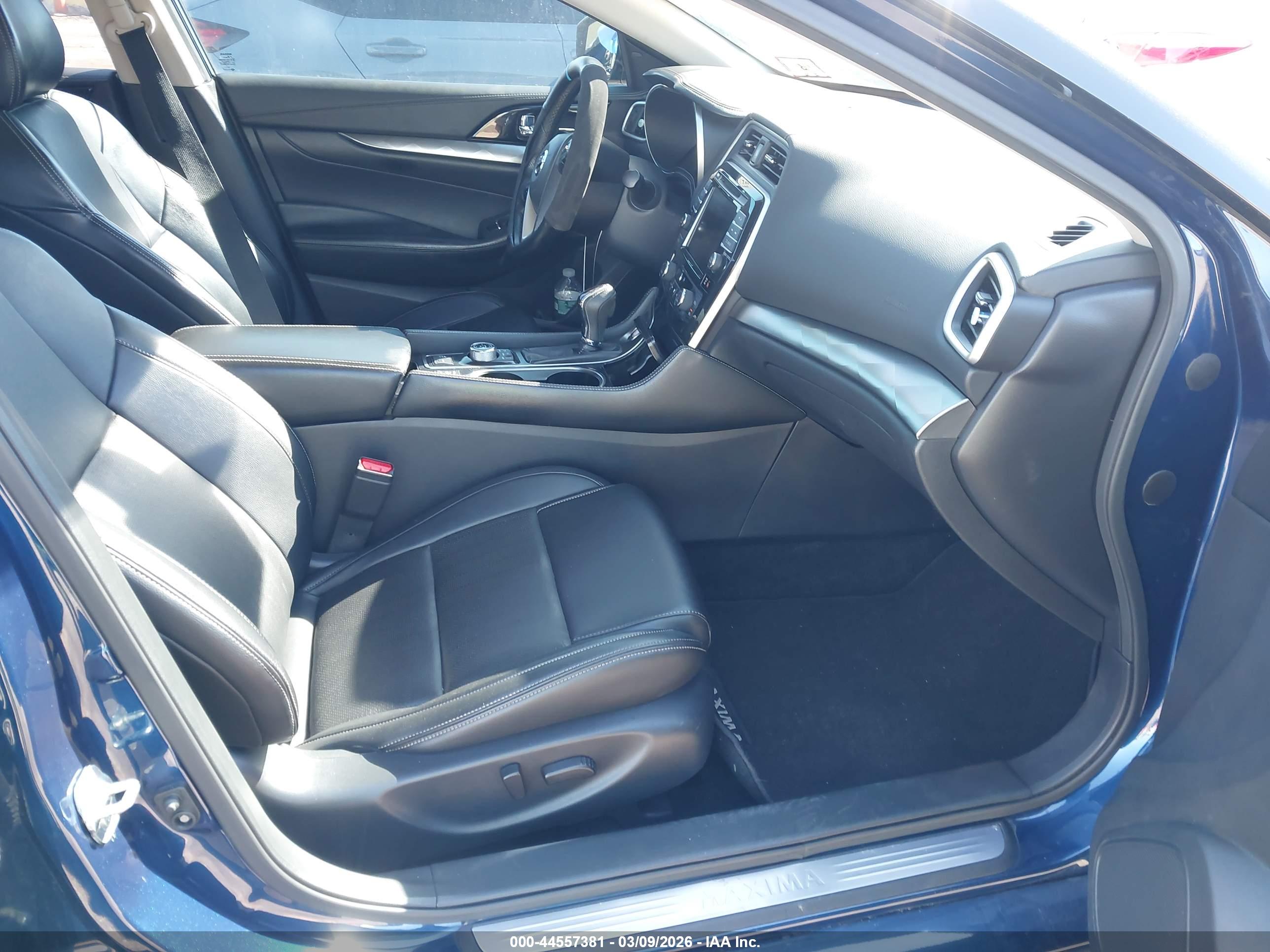 NISSAN MAXIMA image 5